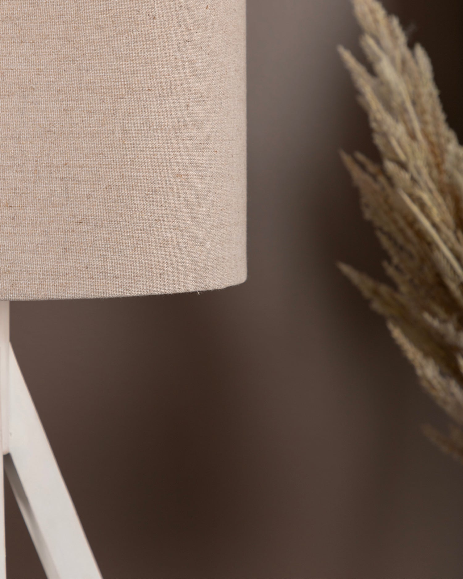 Lampada da tavolo con paralume in lino Kona