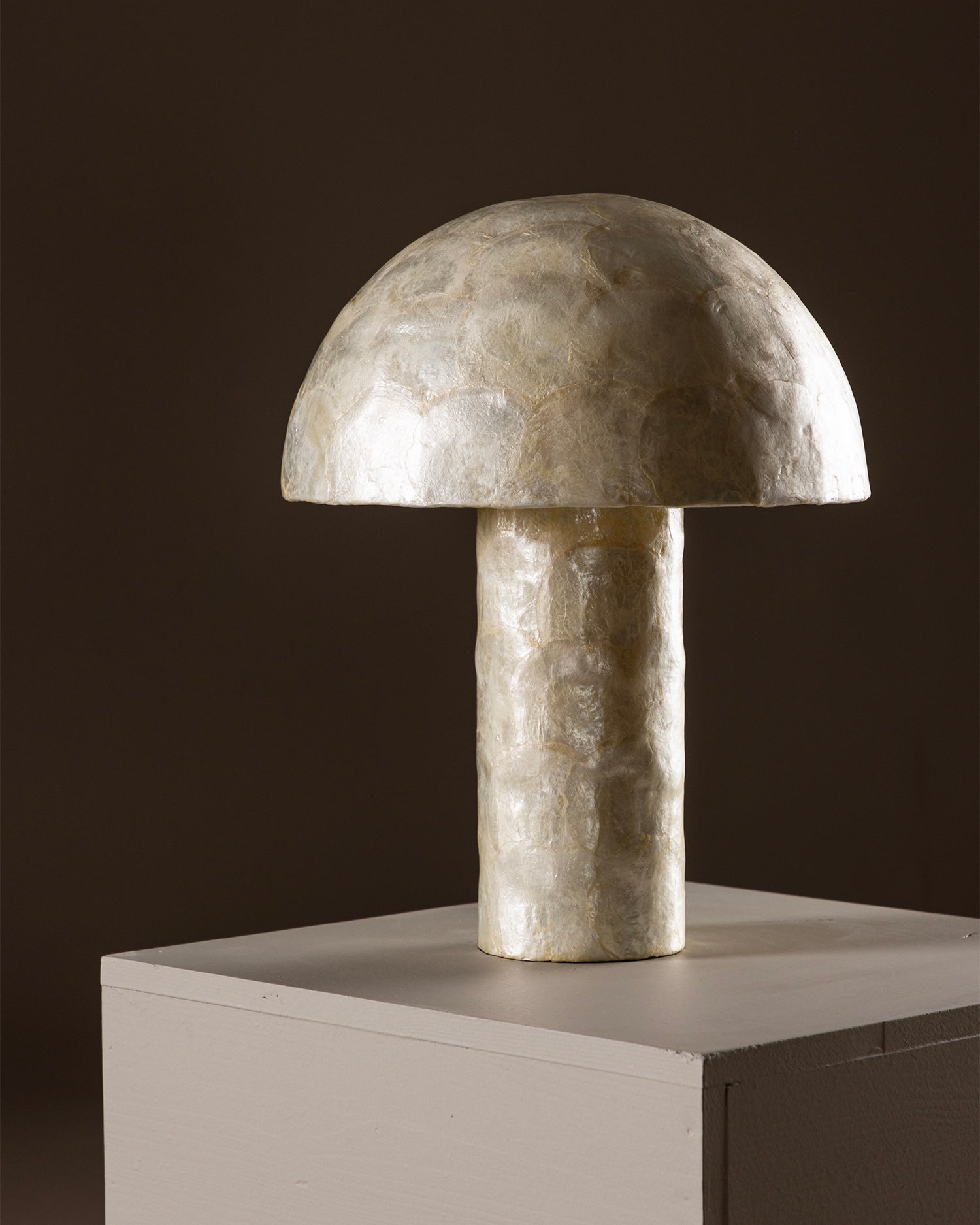 Lampada da tavolo in madreperla Lindön