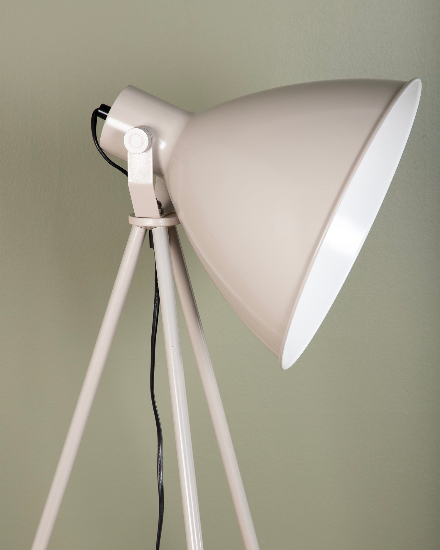 Lampada da terra in metallo Tiv