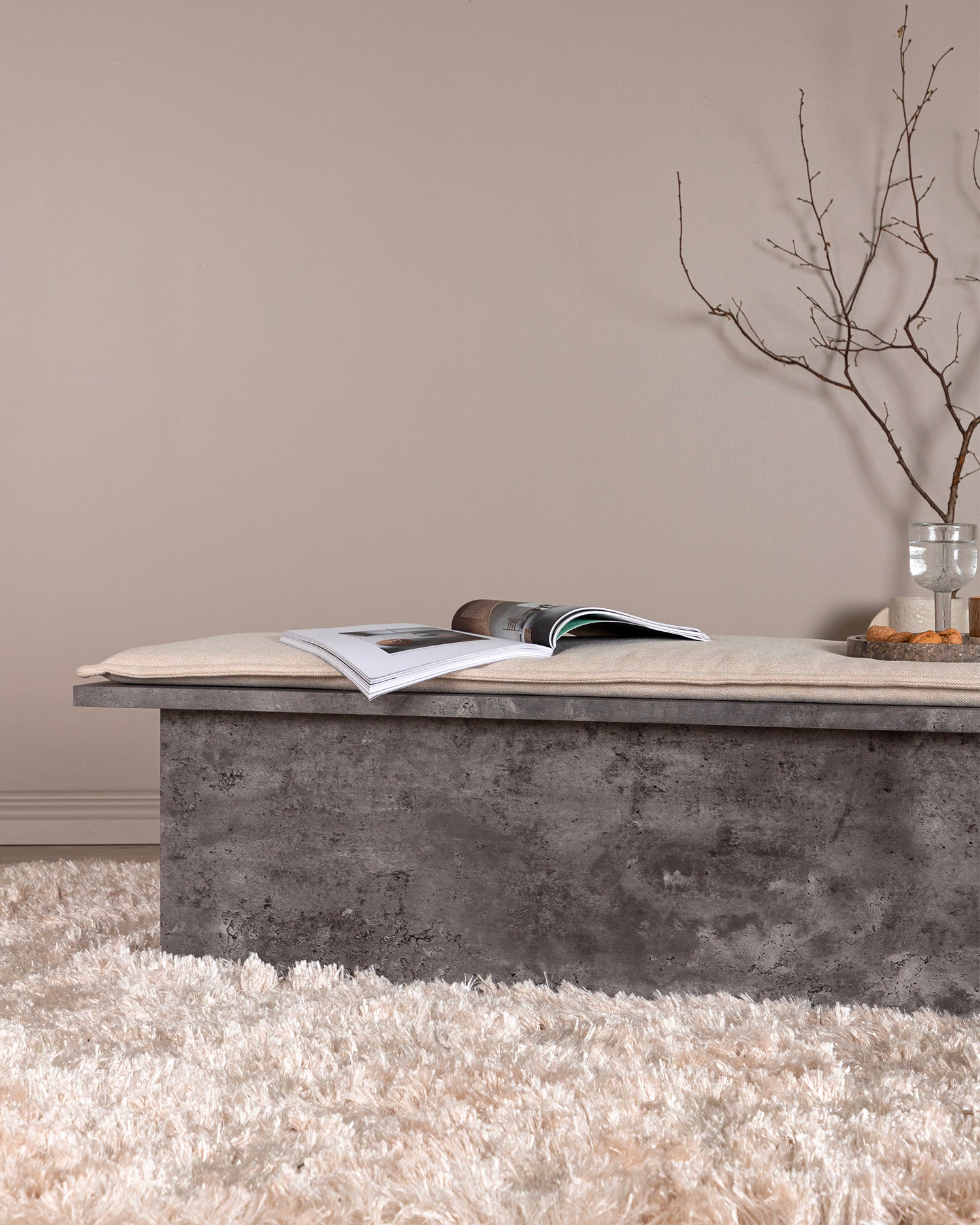 Panca effetto pietra con cuscino in lino Kellogg