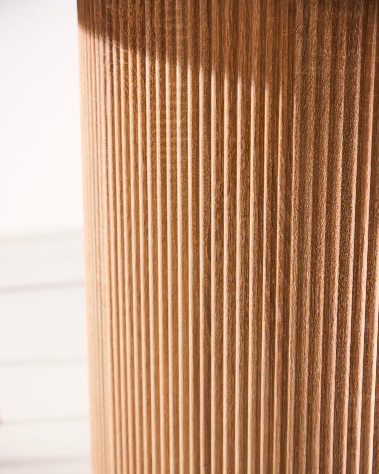 Tavolo da pranzo rotondo in legno e vetro Härön