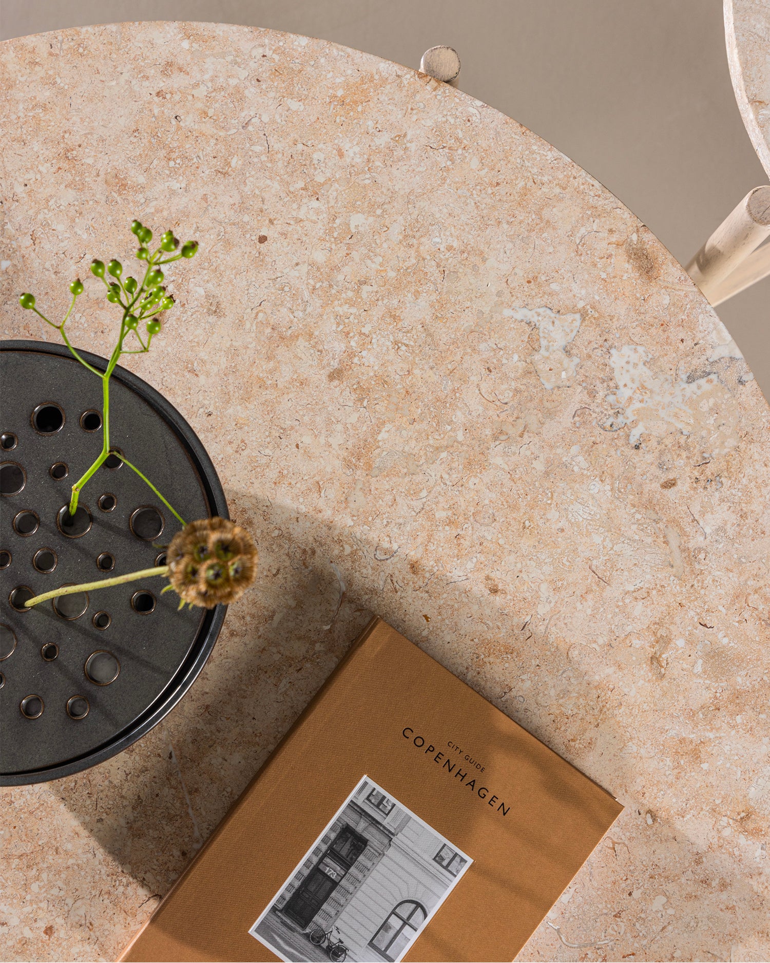 Tavolino rotondo in pietra Sandhamn