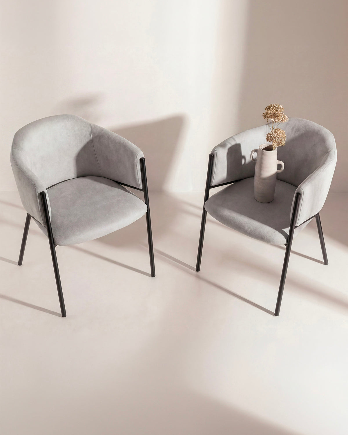 Set 2 sedie da pranzo imbottite con braccioli Evelina