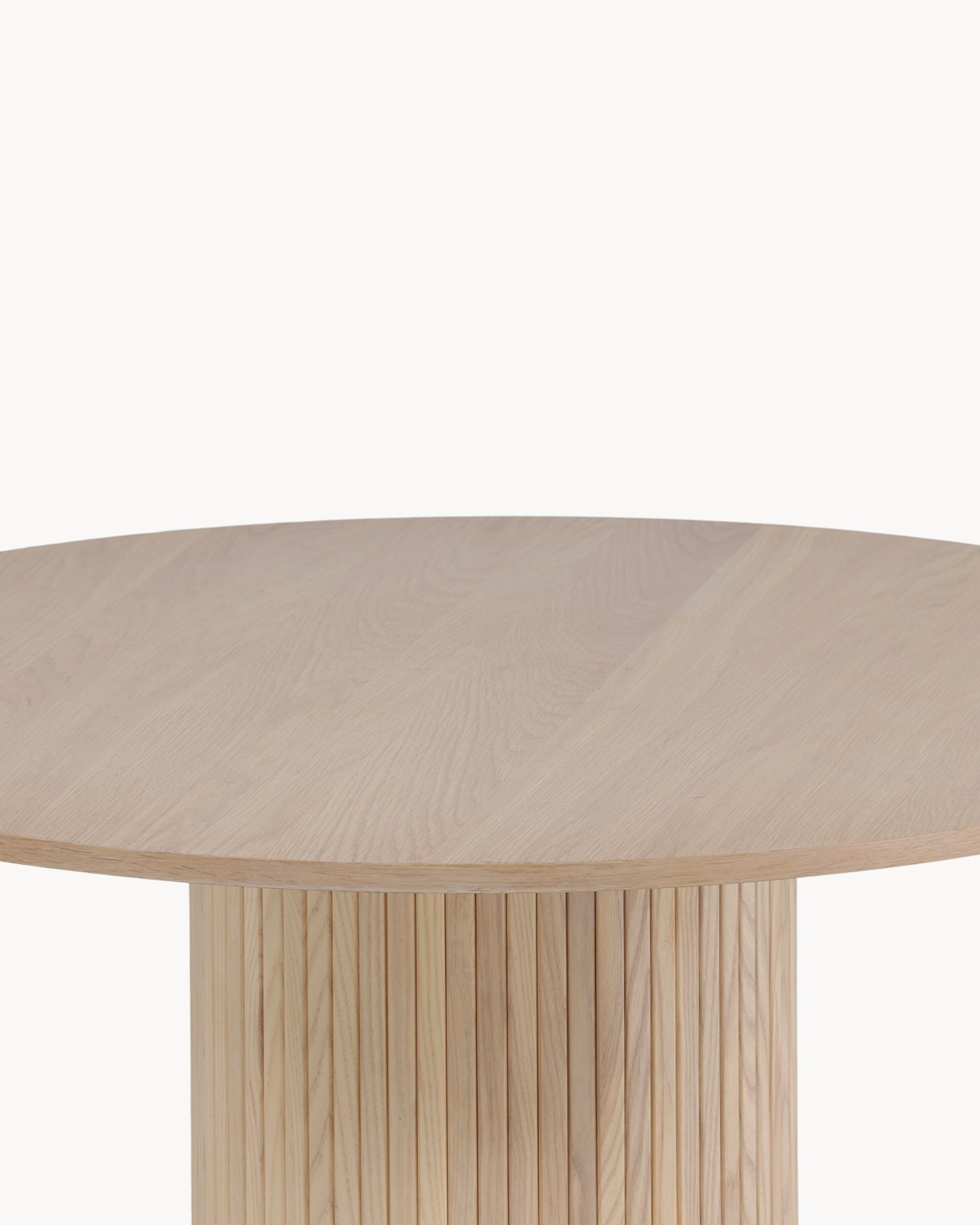 Tavolo da pranzo rotondo con base scanalata Bianca