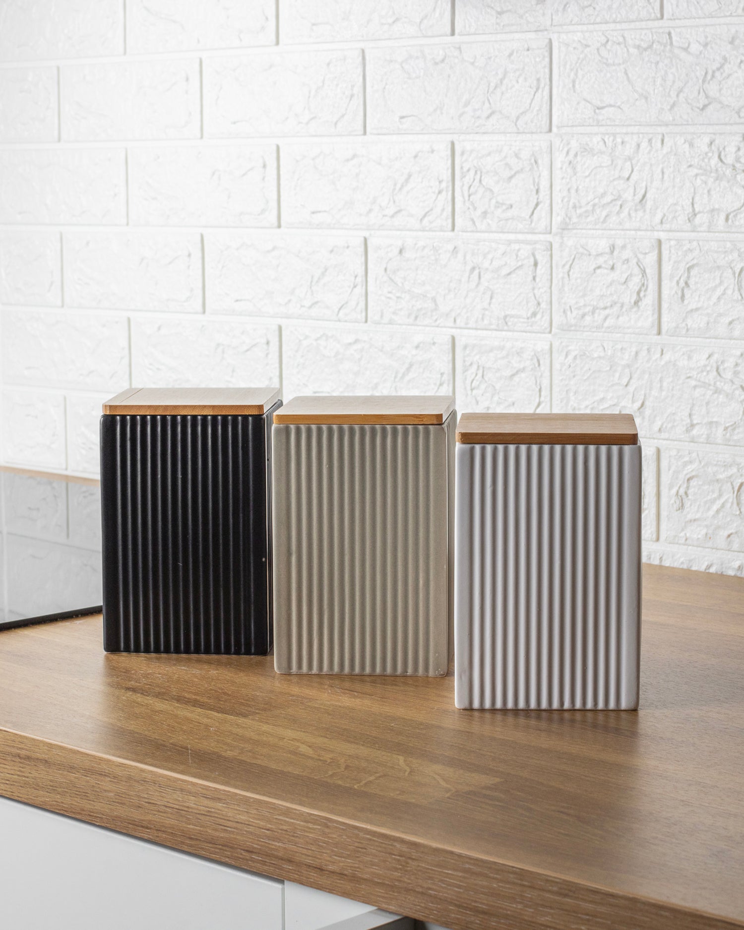 Set 3 barattoli in gres con coperchio in bambù Modern