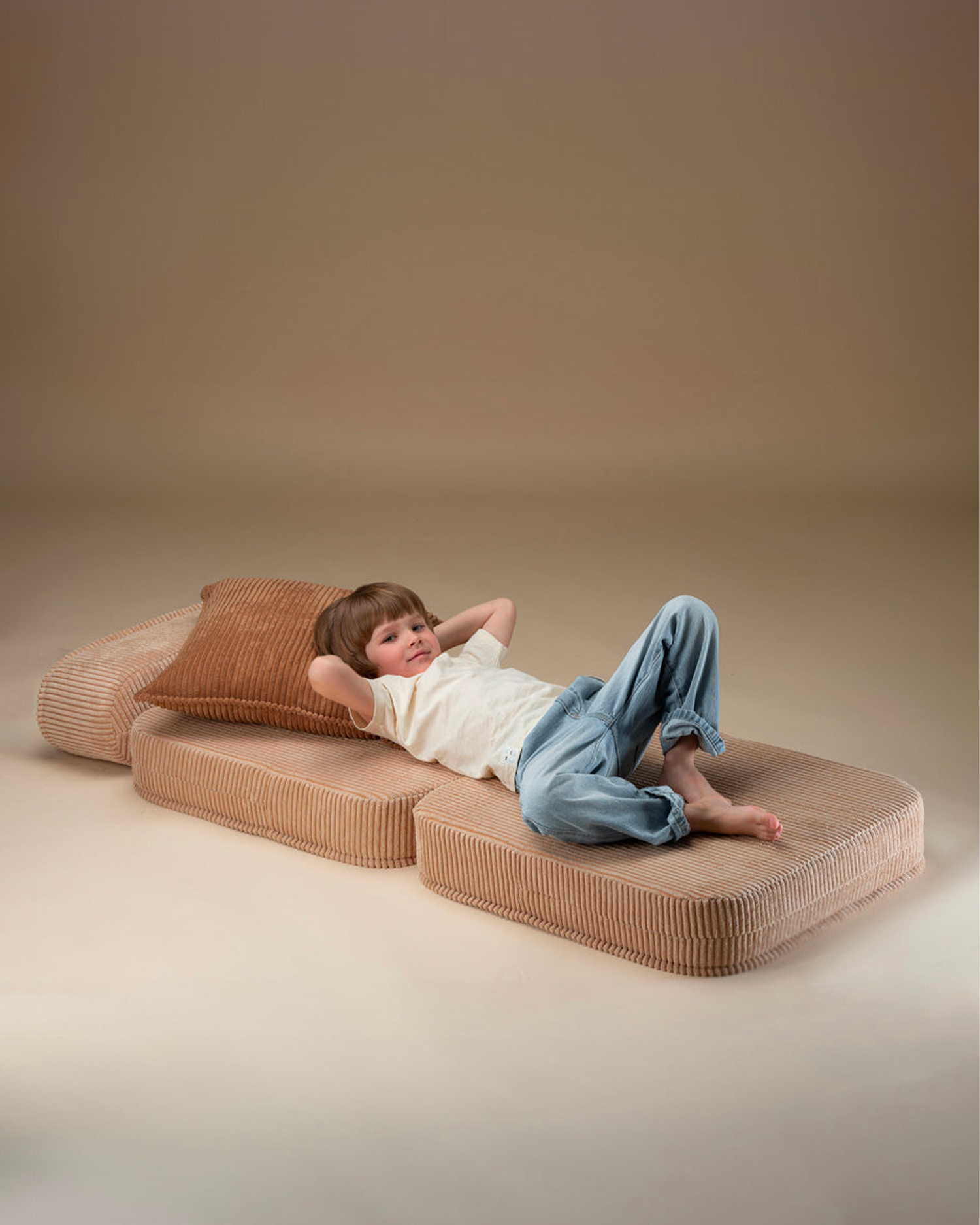 Poltrona per bambini in velluto a coste Flip, nocciola