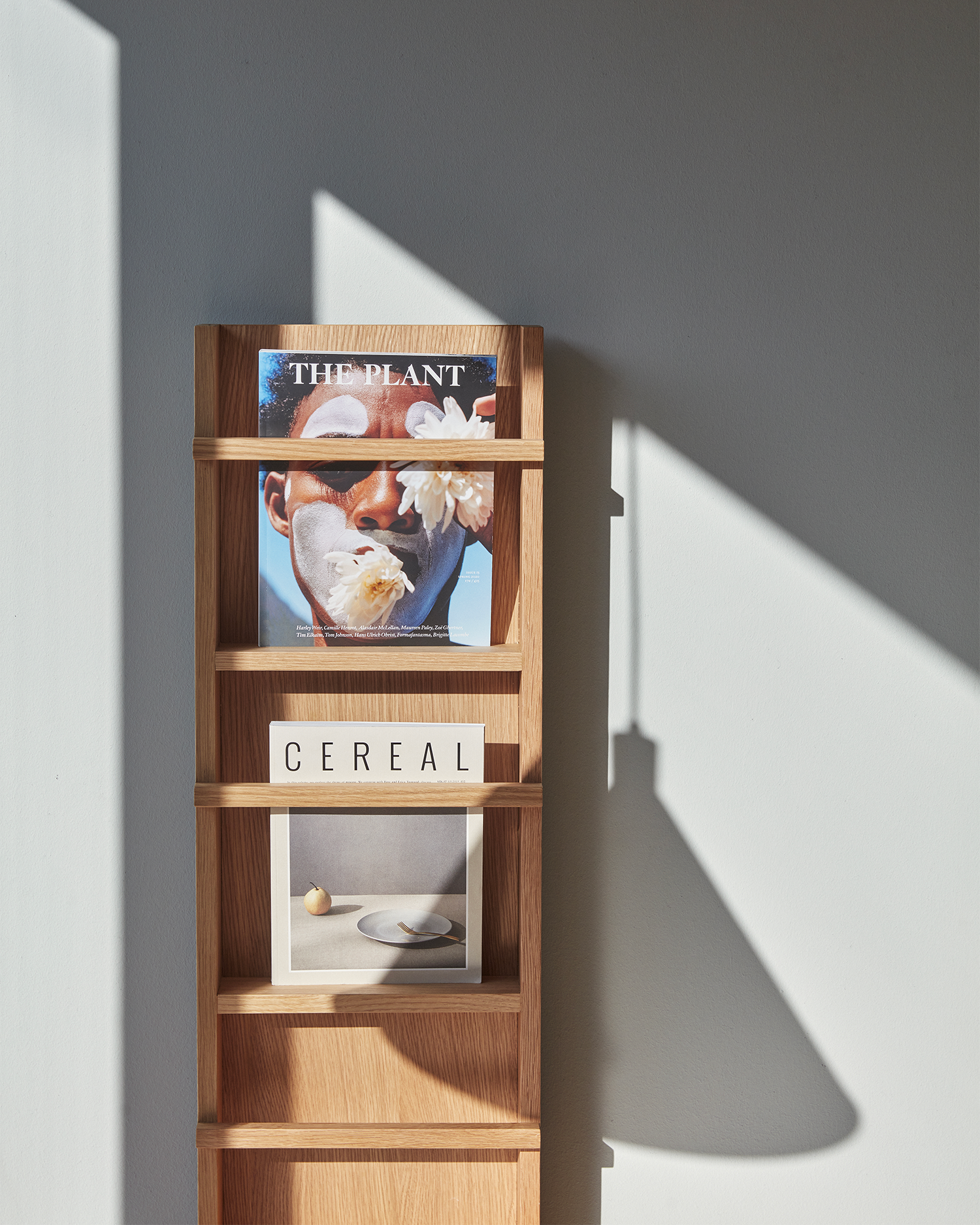 Portariviste da parete in legno di quercia Vertigo