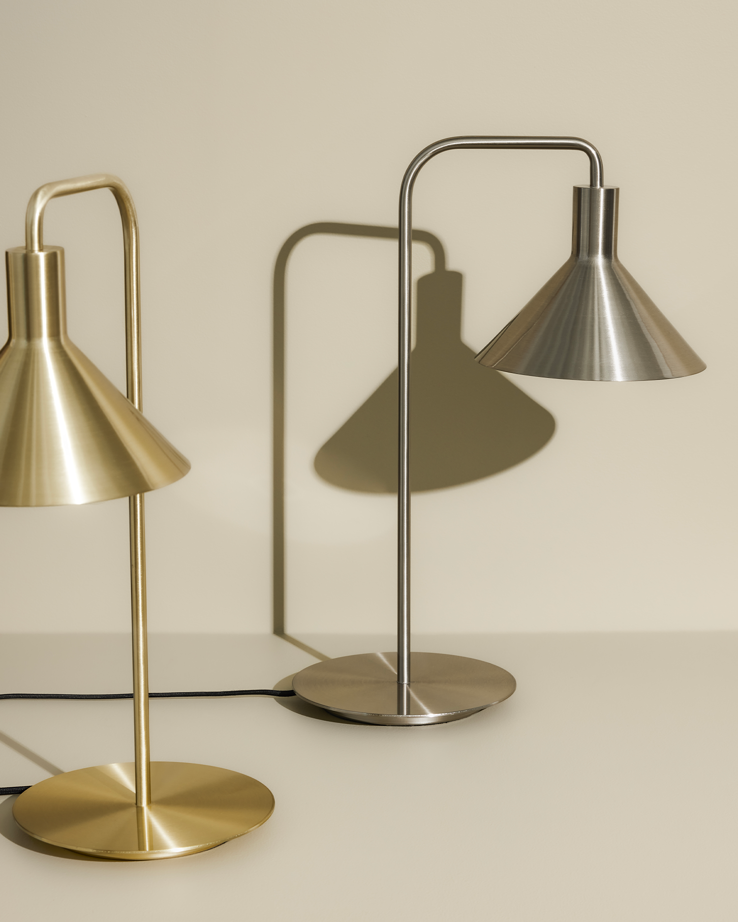 Lampada da tavolo Solo, oro