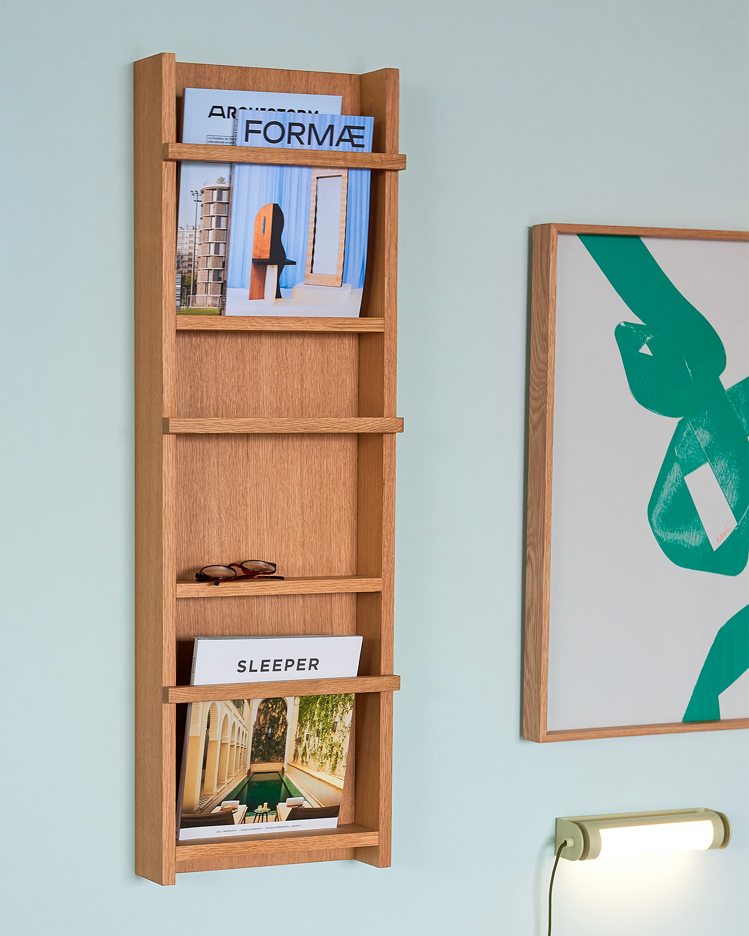 Portariviste da parete in legno di quercia Vertigo