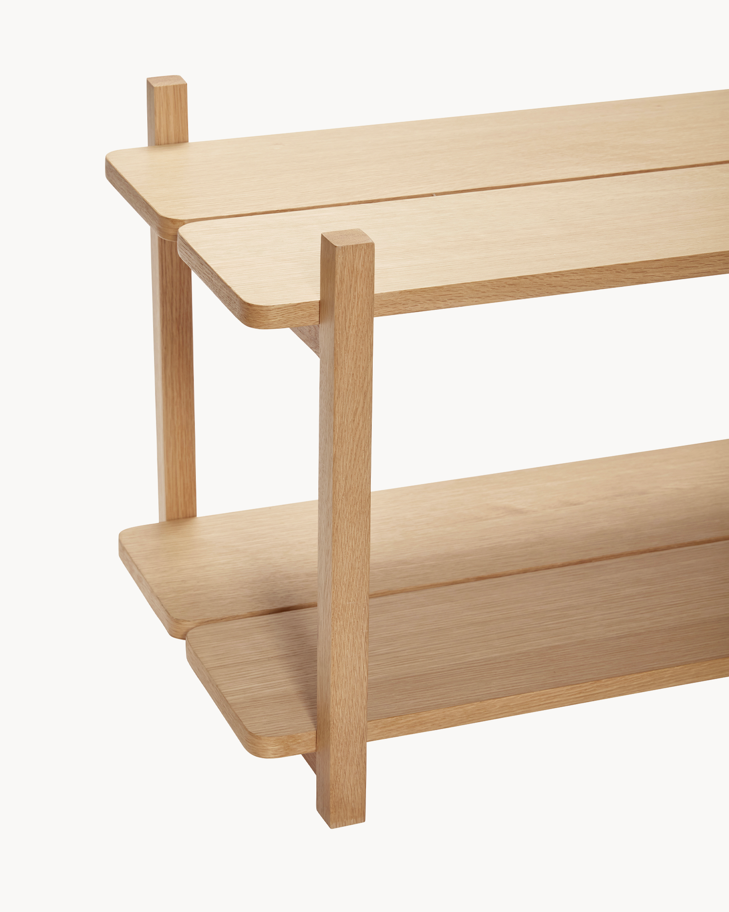 Scaffale basso in legno di quercia Mason