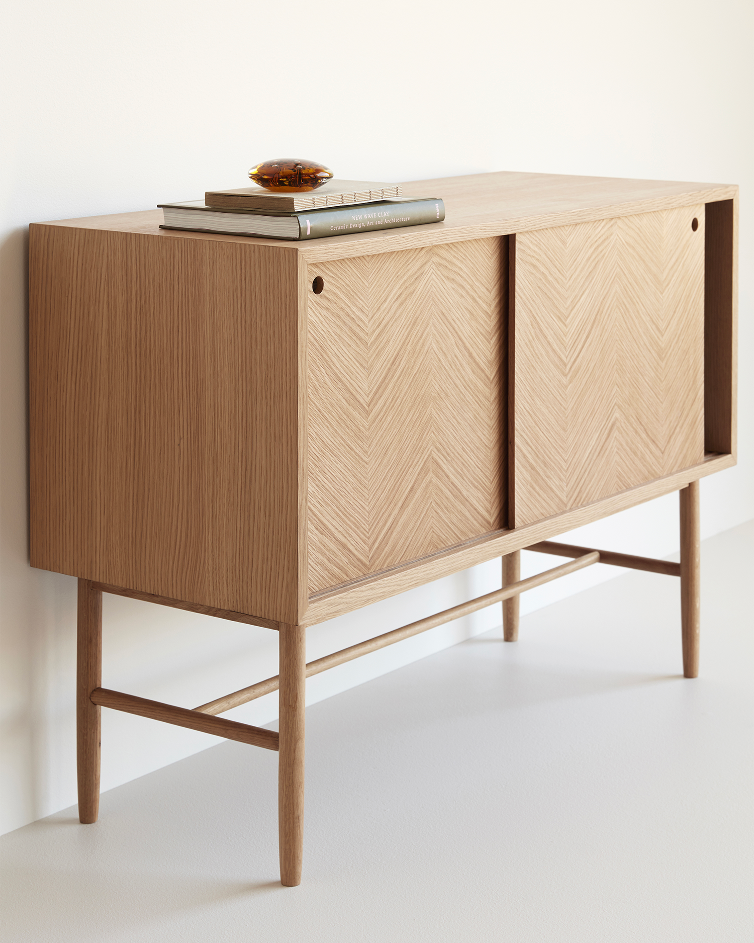Credenza in legno di quercia con motivo spina di pesce Herringbone