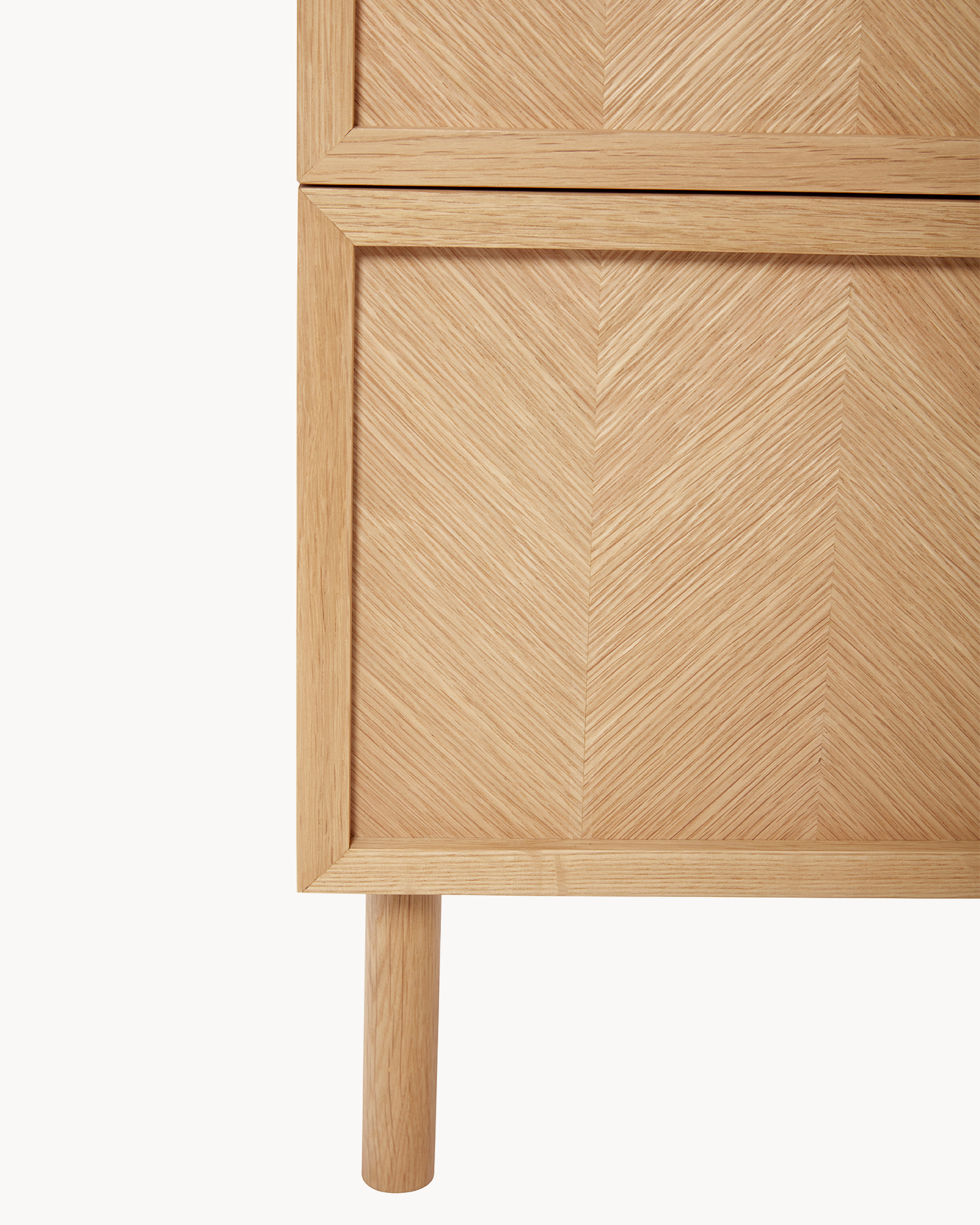 Comodino in legno di quercia con motivo spina di pesce Herringbone