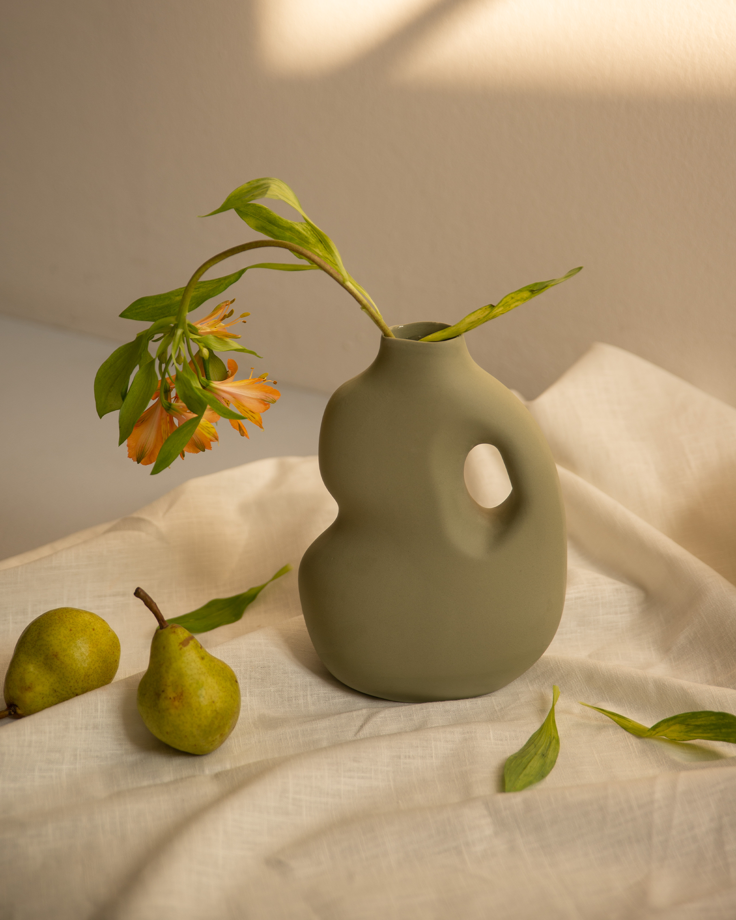 Vaso in ceramica Aura II, verde salvia