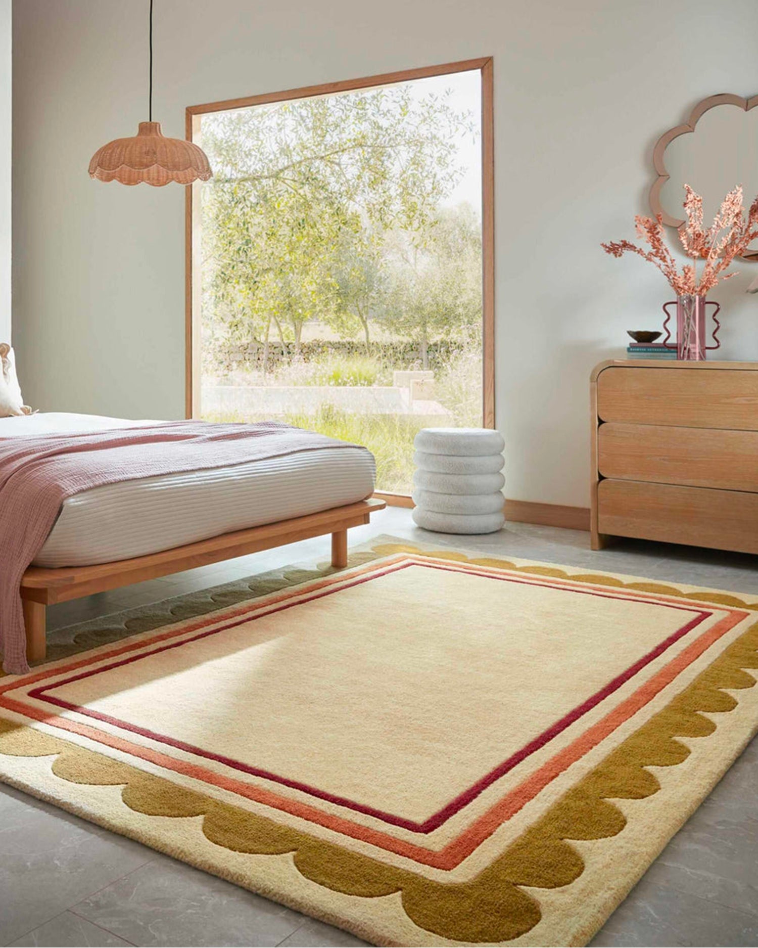 Tappeto in lana con bordo smerlato Lois