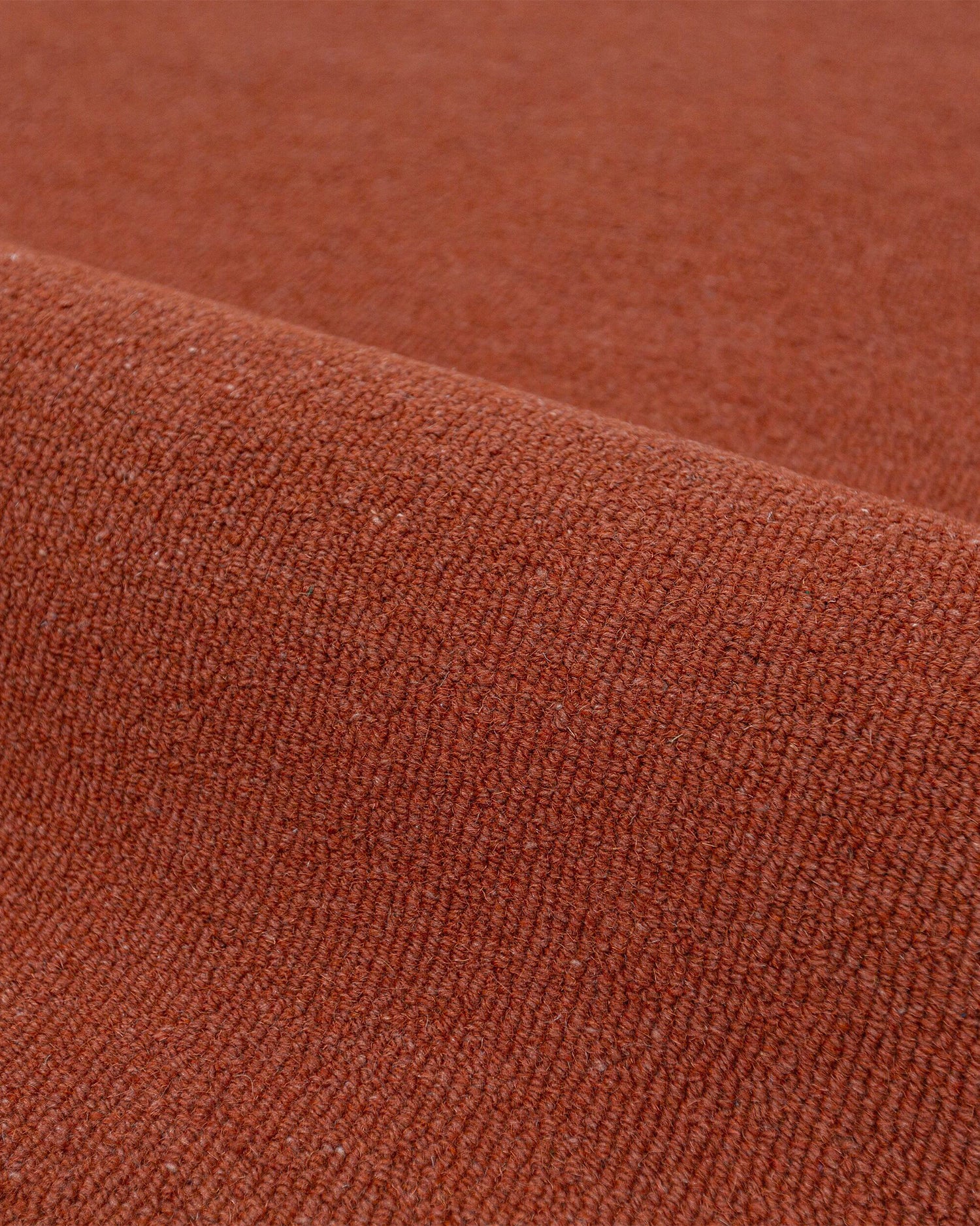 Tappeto in lana con bordo smerlato Rivo