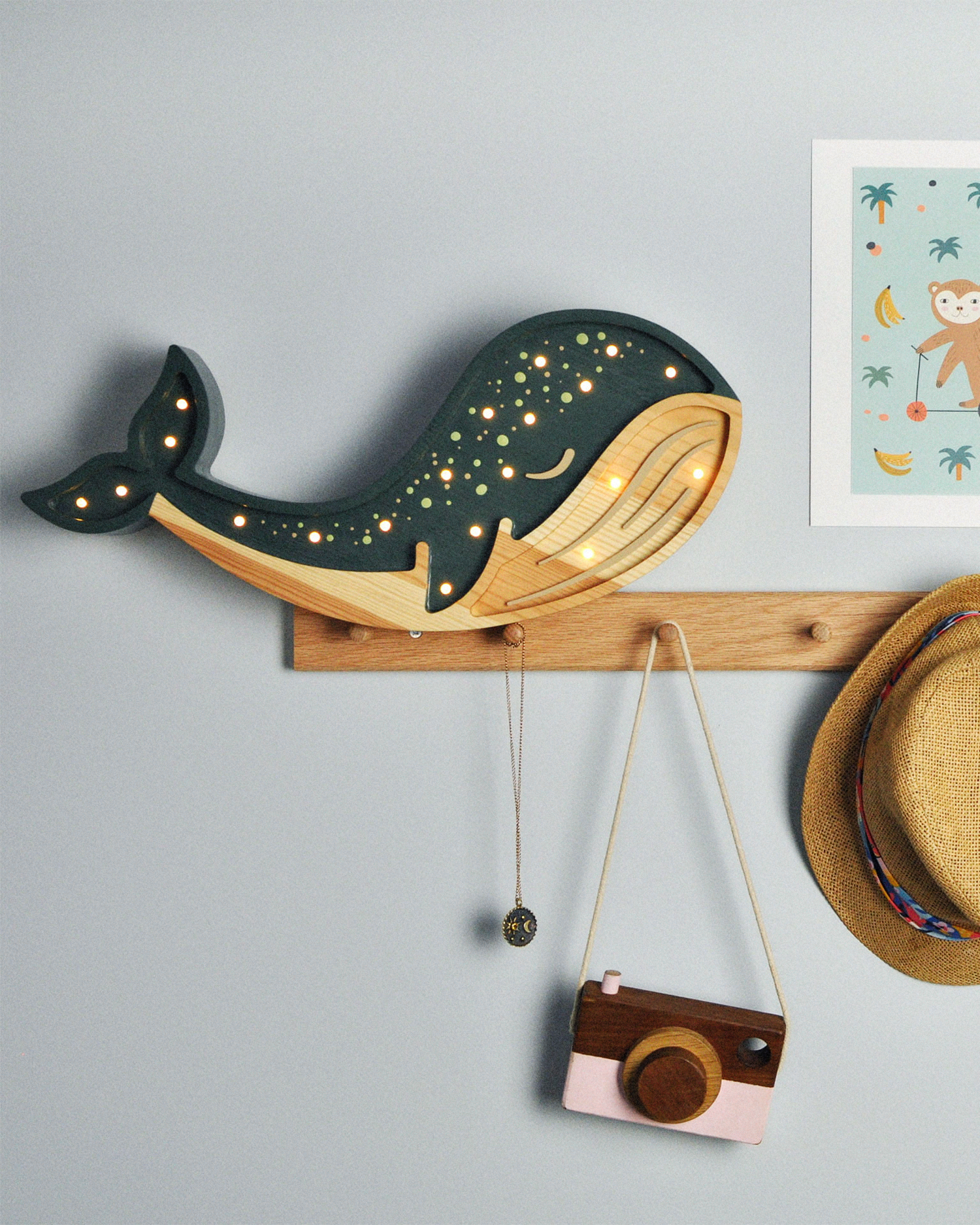 Lampada portatile in legno Whale, verde