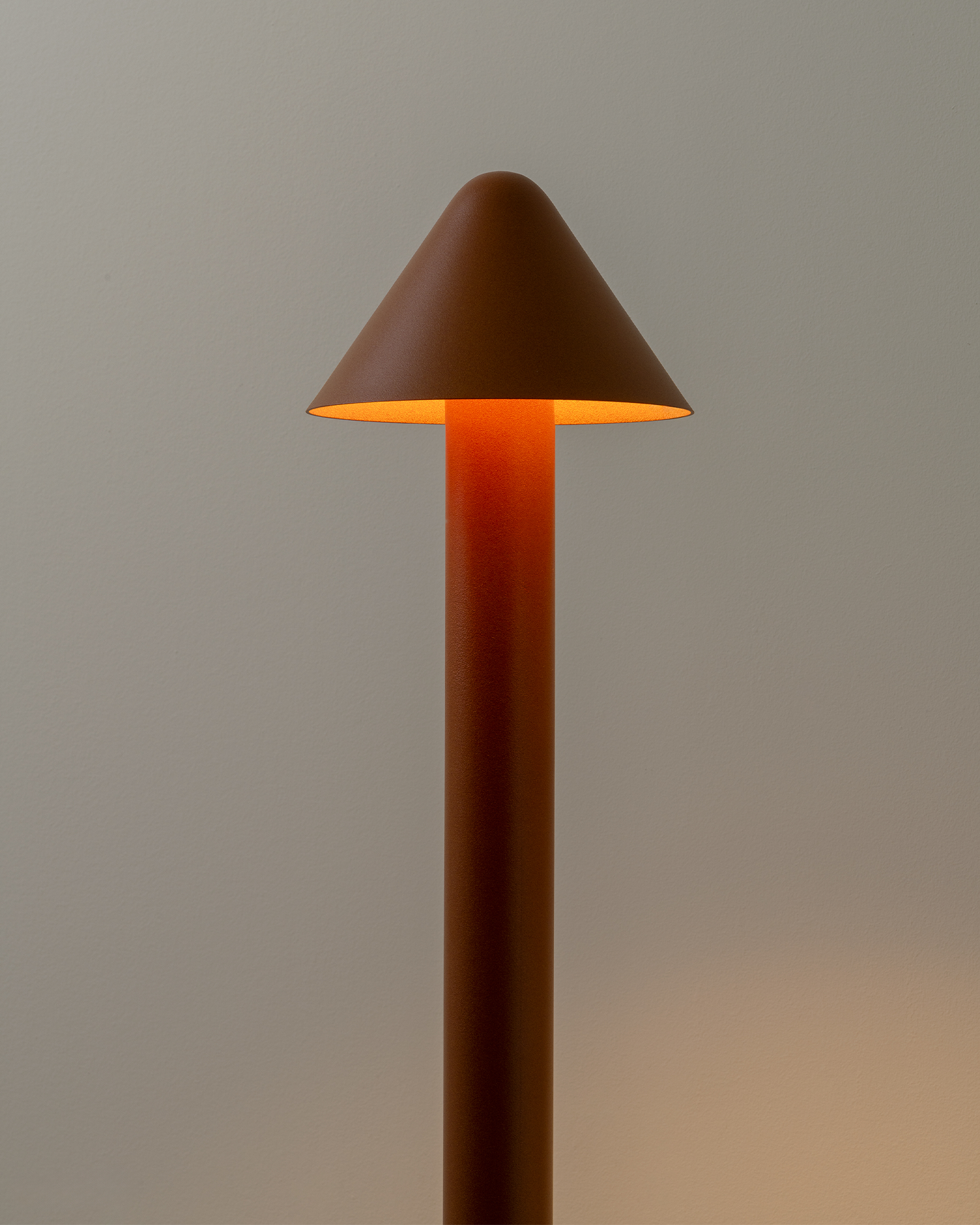 Lampada da terra Shita, rame