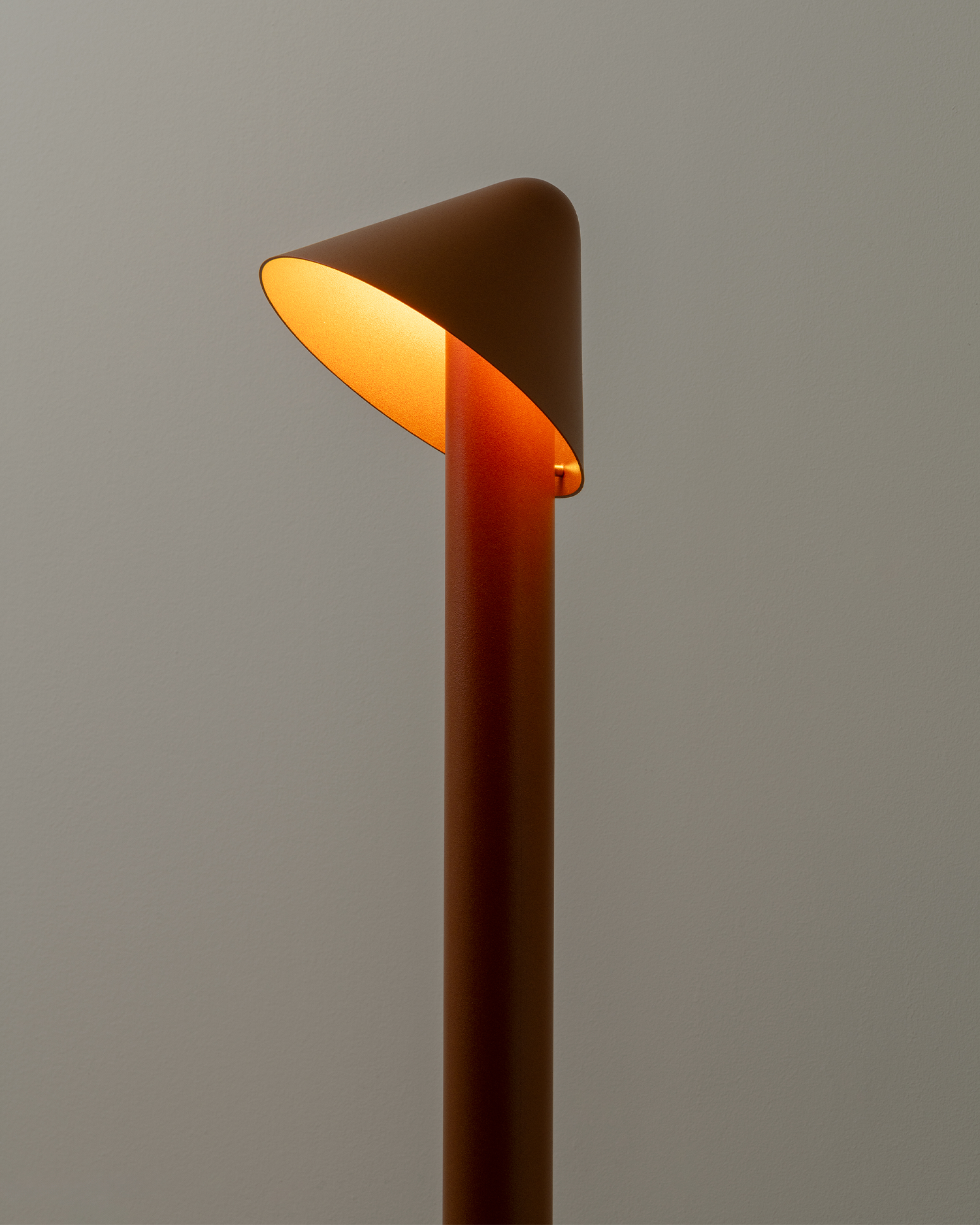 Lampada da terra Shita, rame