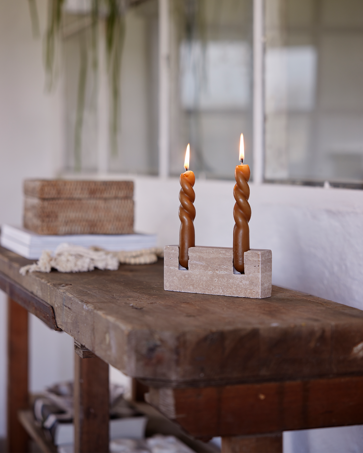 Set 2 candele ondulate, bianche e arancio