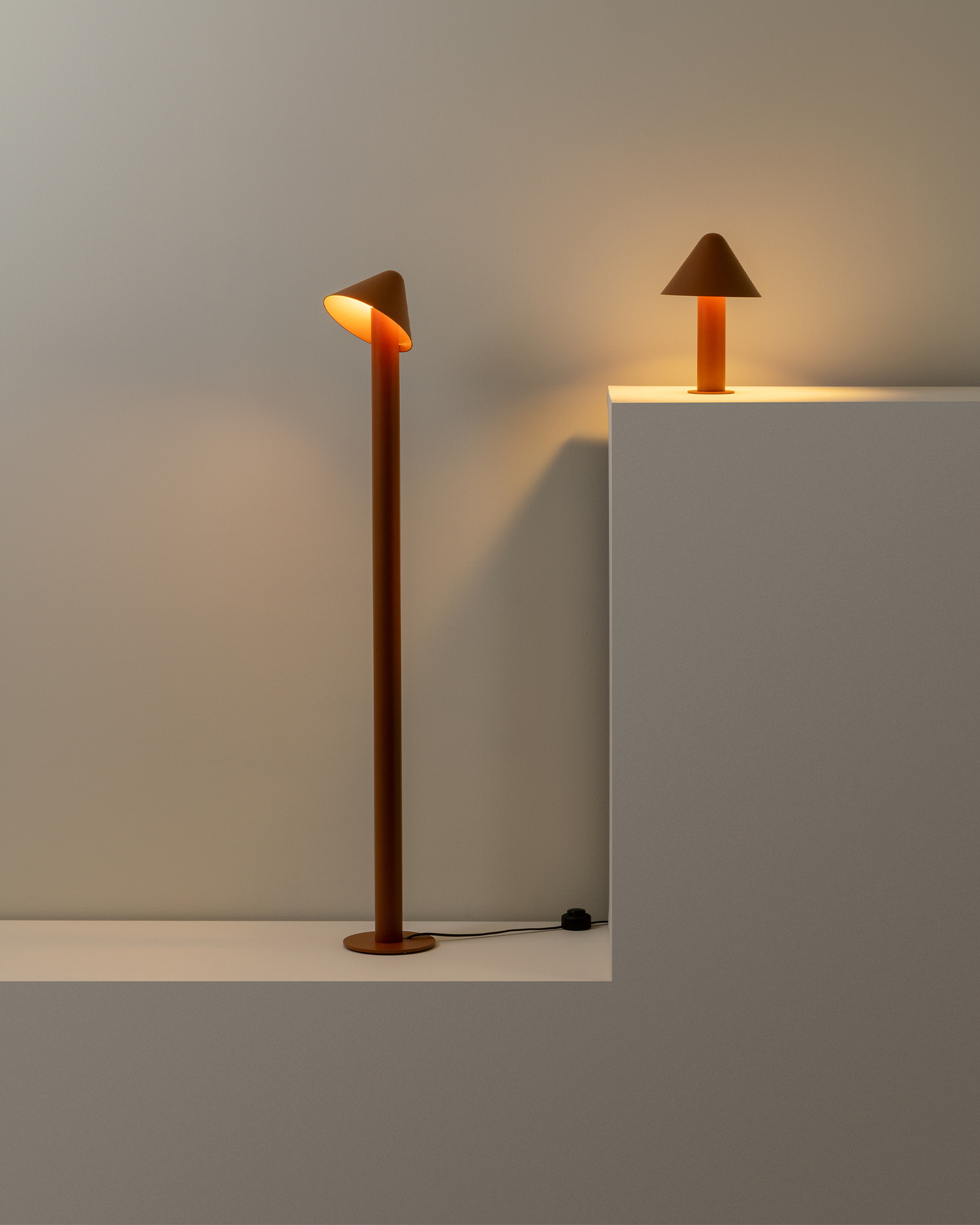 Lampada da terra Shita, rame