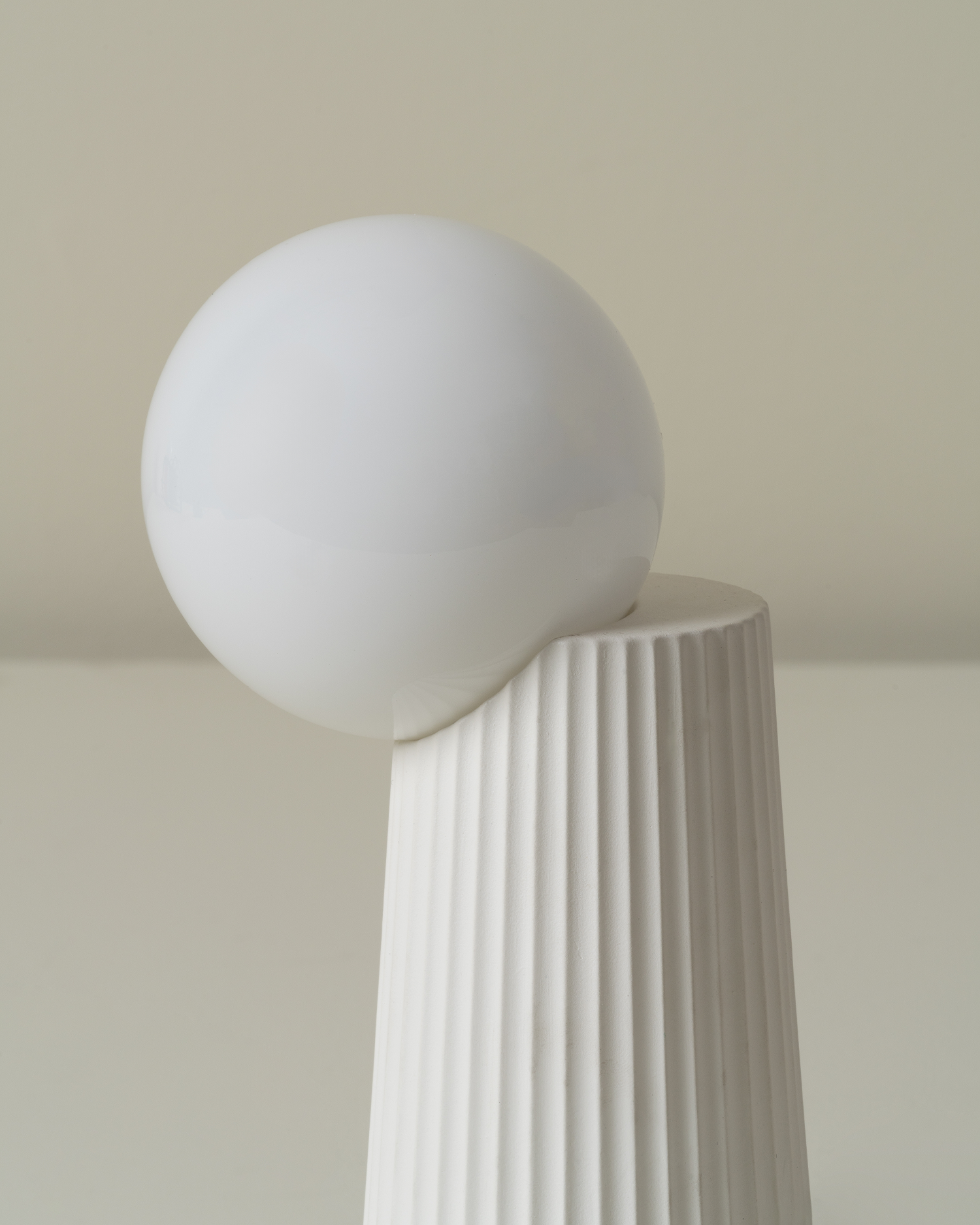 Lampada da tavolo Land singola, bianco ghiaccio
