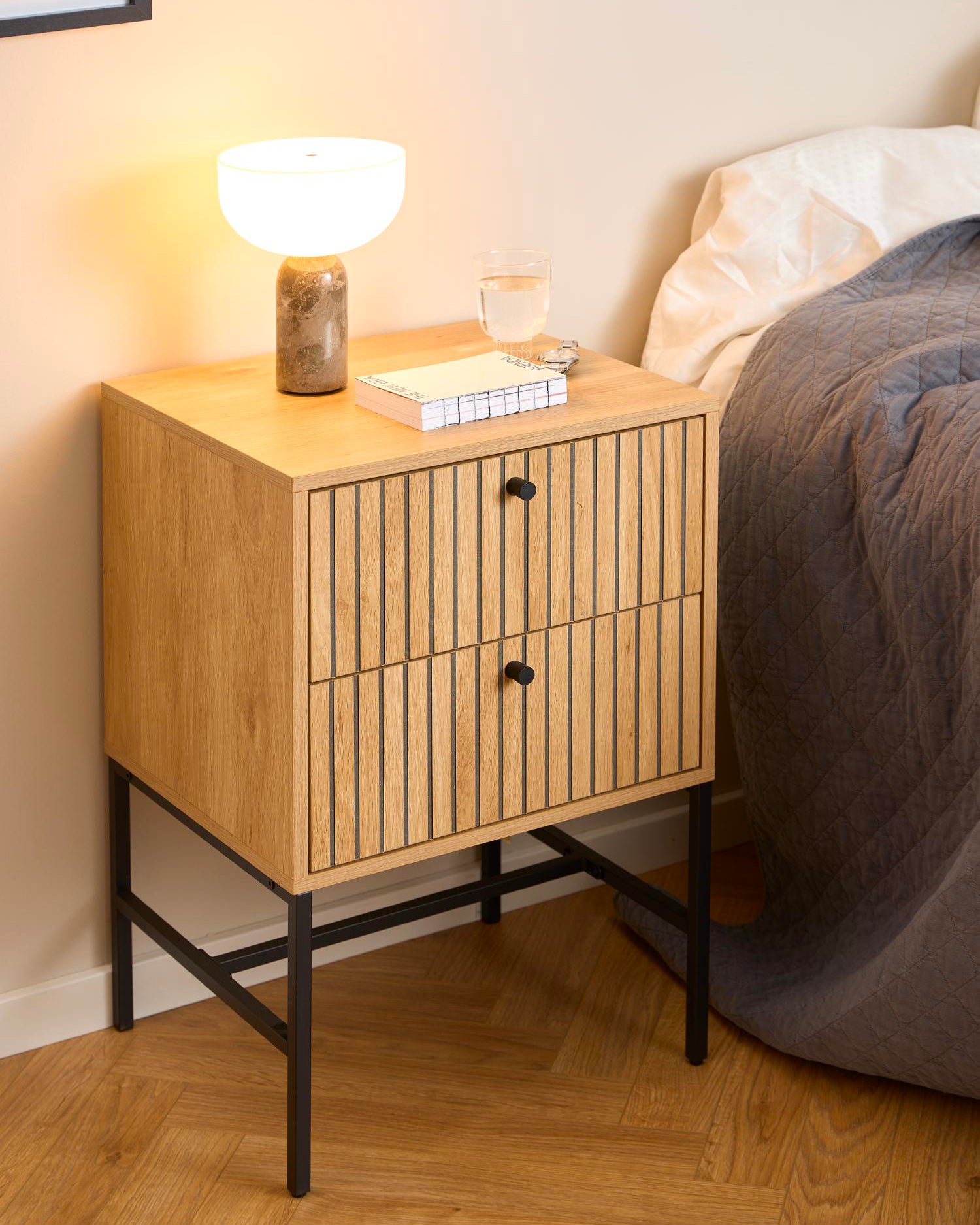 Comodino in legno con base in metallo Albany