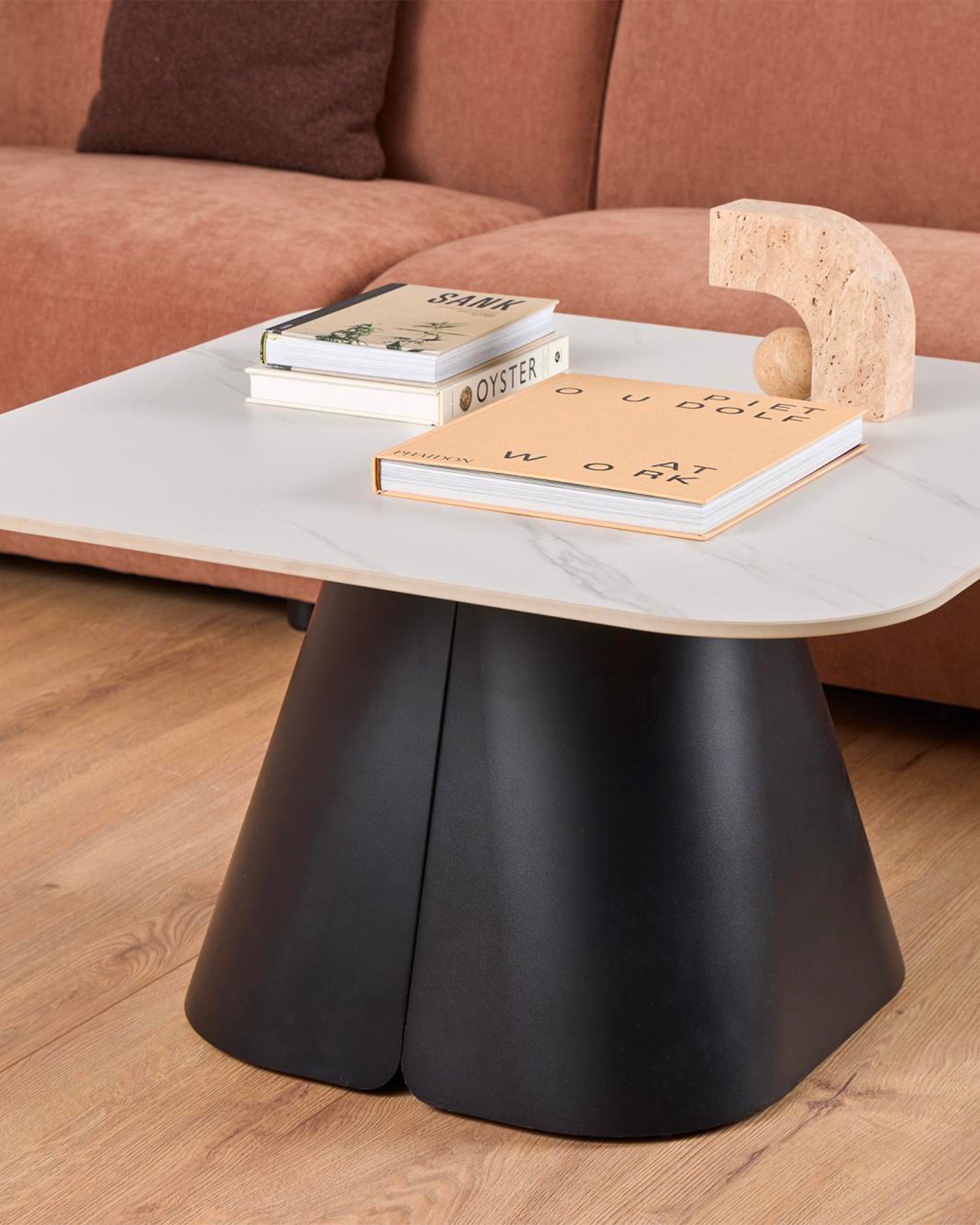Tavolino da salotto con piano in ceramica Salinas