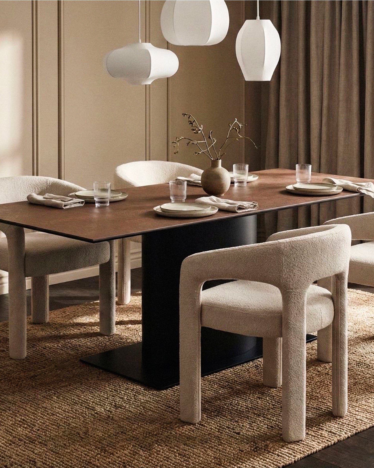 Tavolo da pranzo con piano in ceramica effetto ruggine Marbella