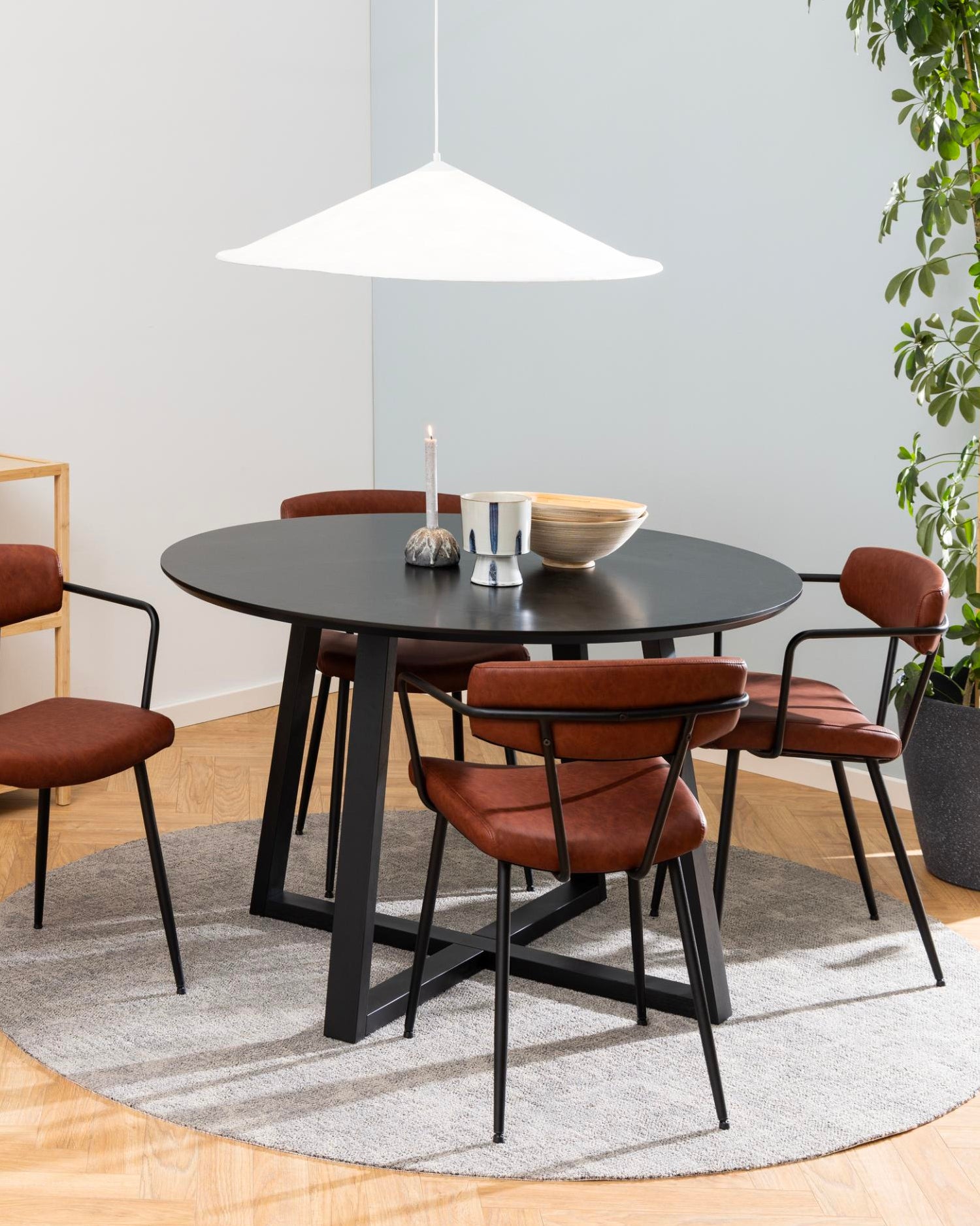 Tavolo da pranzo rotondo in legno Hygge