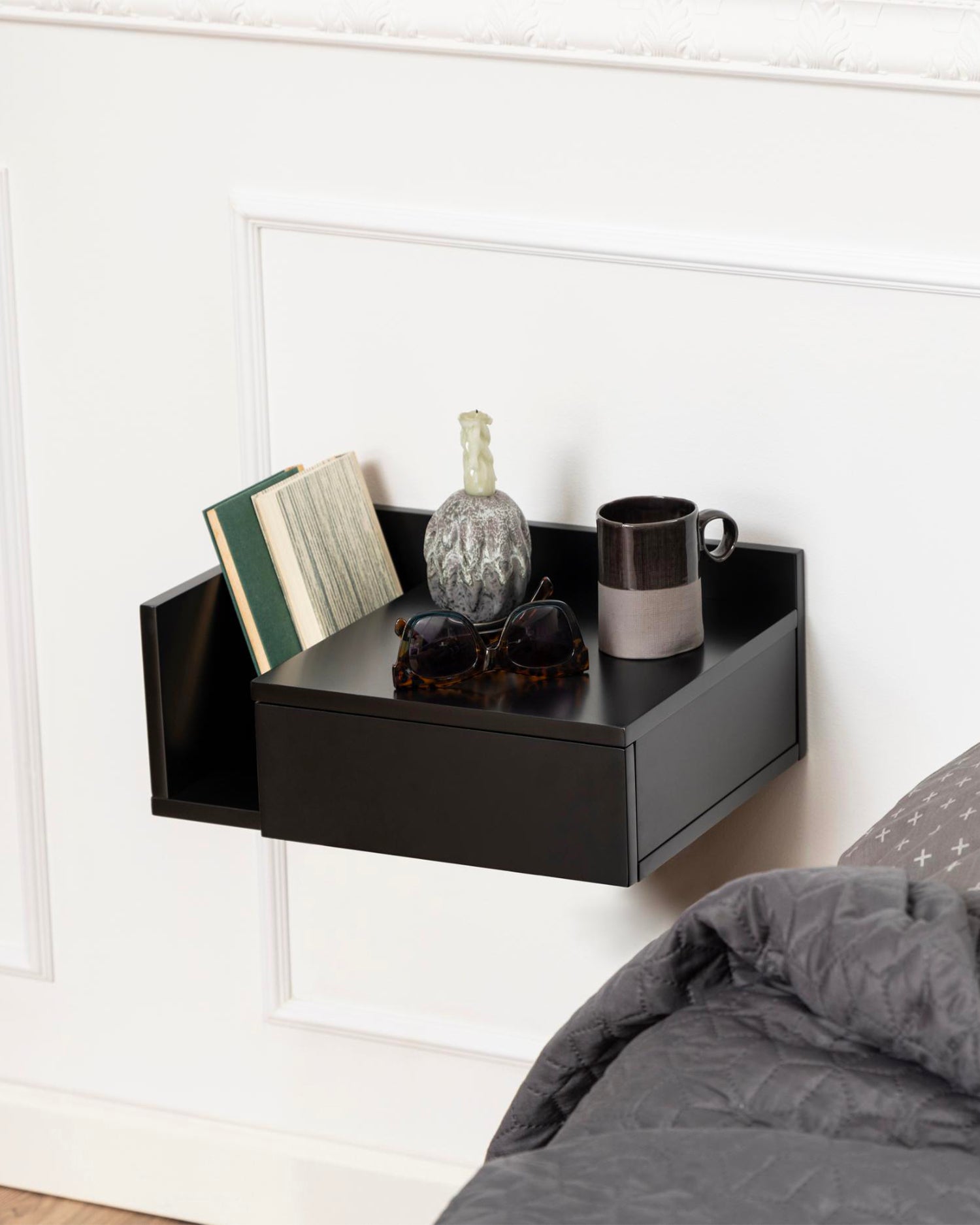 Comodino da parete in legno Ashlan