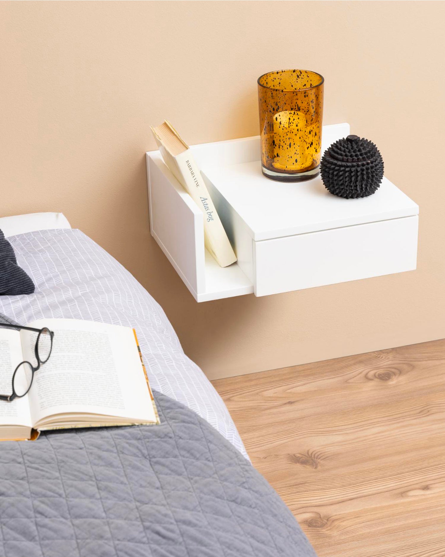 Comodino da parete in legno Ashlan