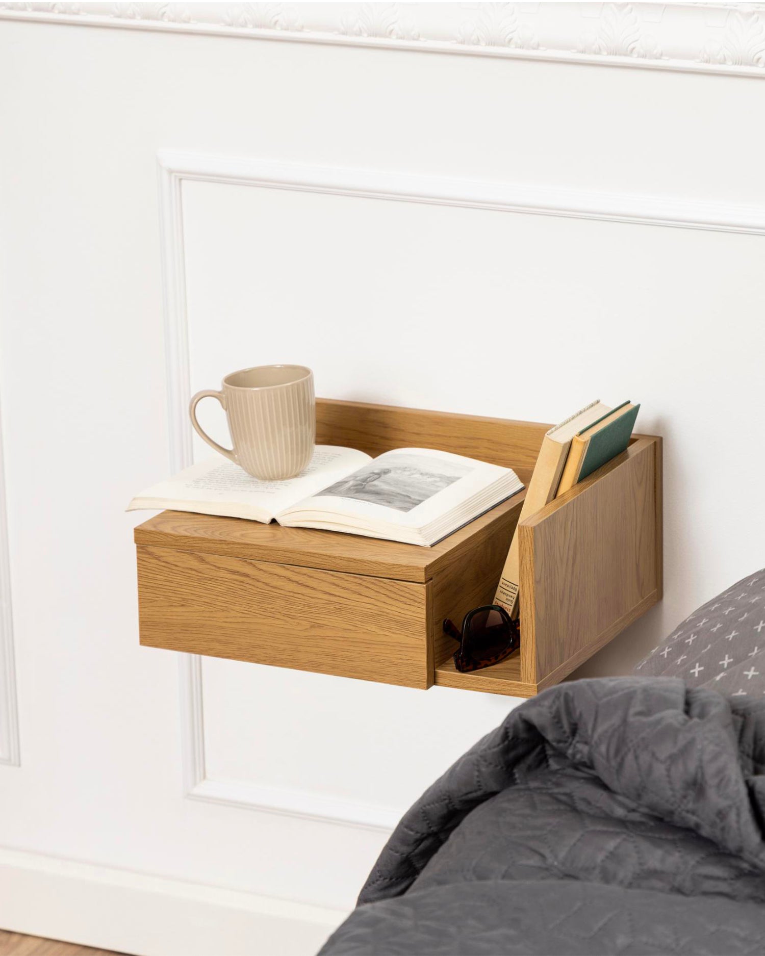 Comodino da parete in legno Ashlan