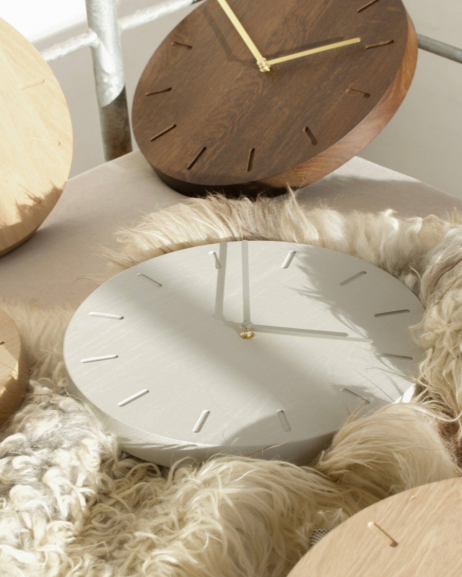 Orologio da parete in legno Watch:Out, grigio chiaro
