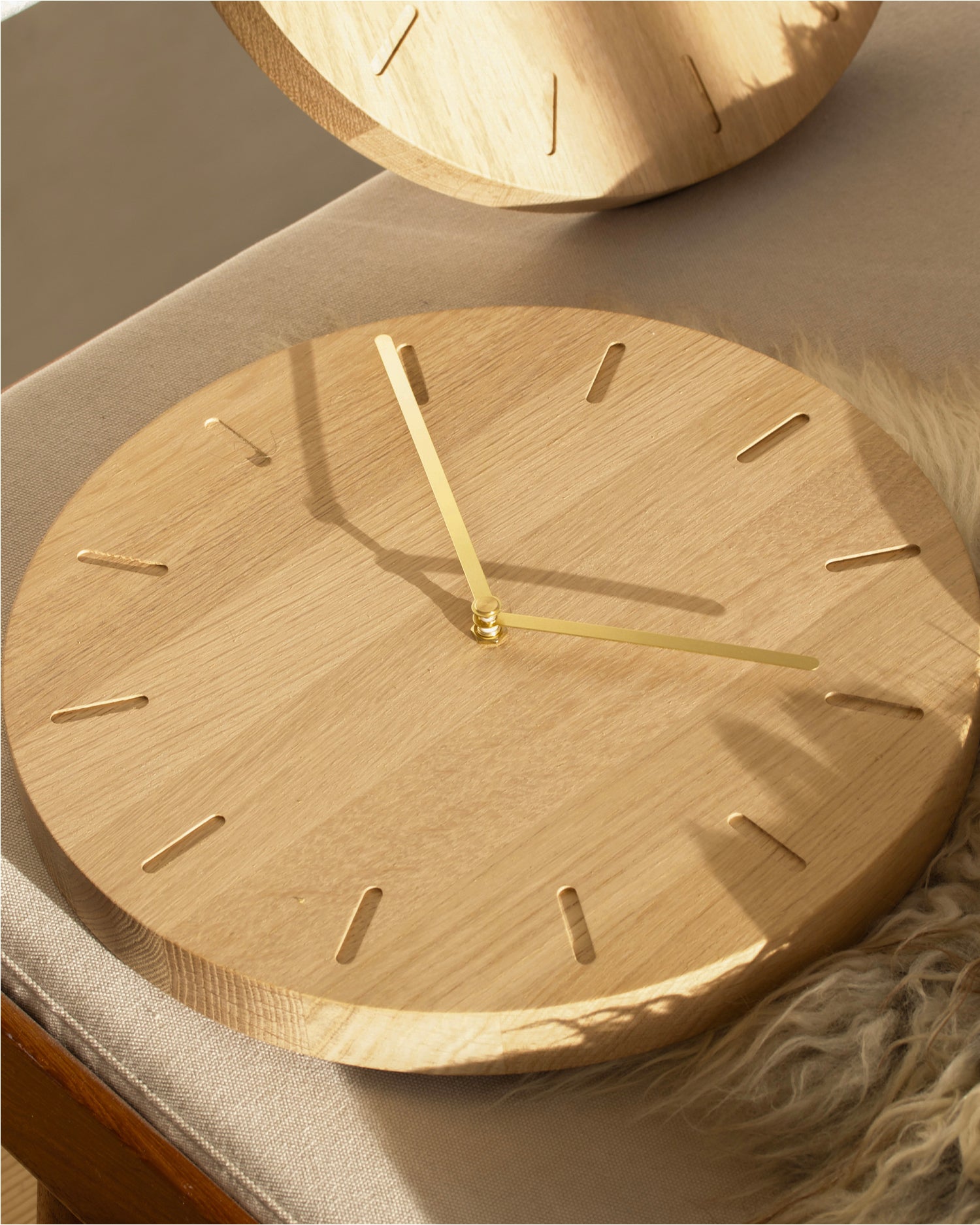 Orologio da parete in legno Watch:Out, rovere e ottone