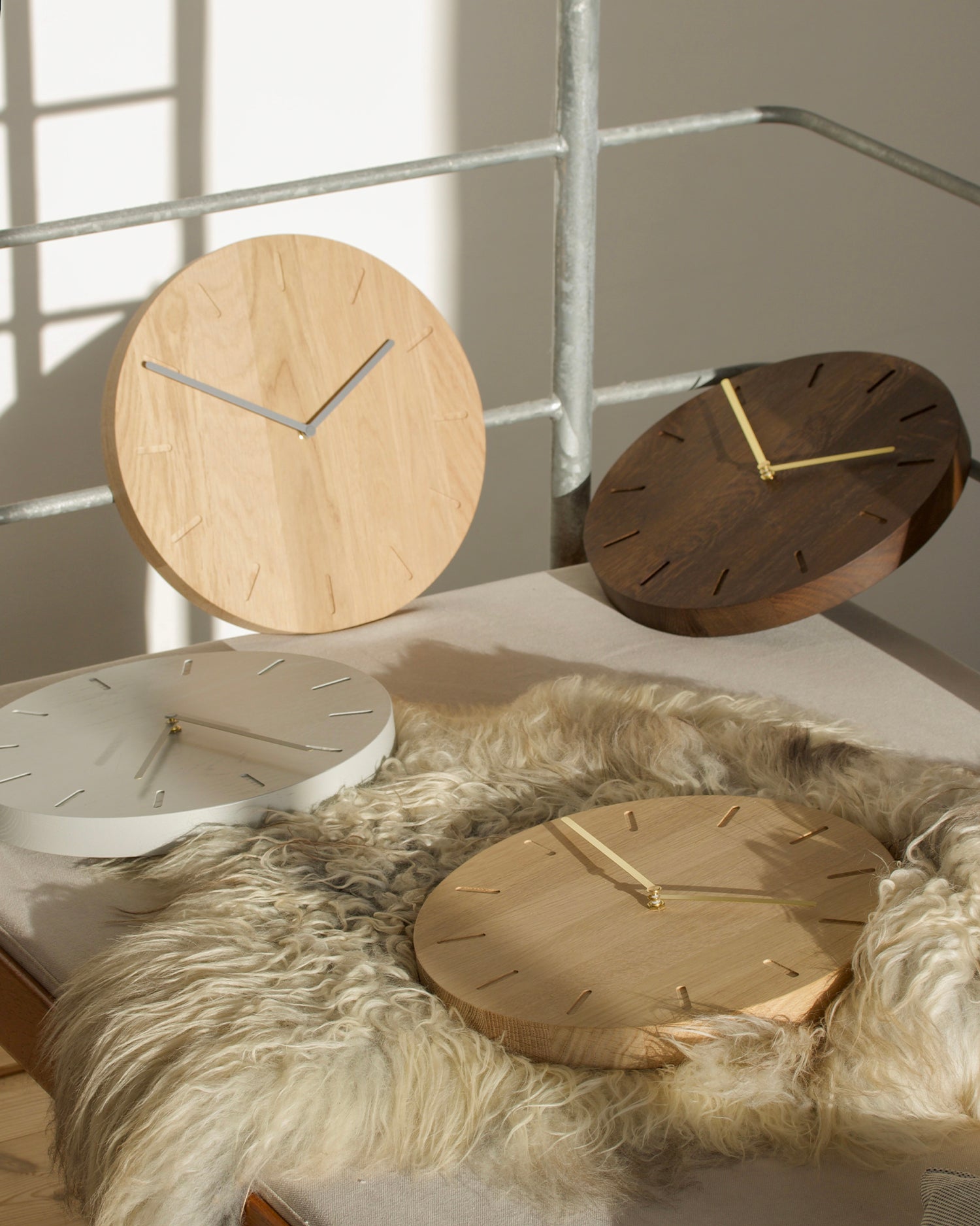 Orologio da parete in legno Watch:Out, rovere e argento