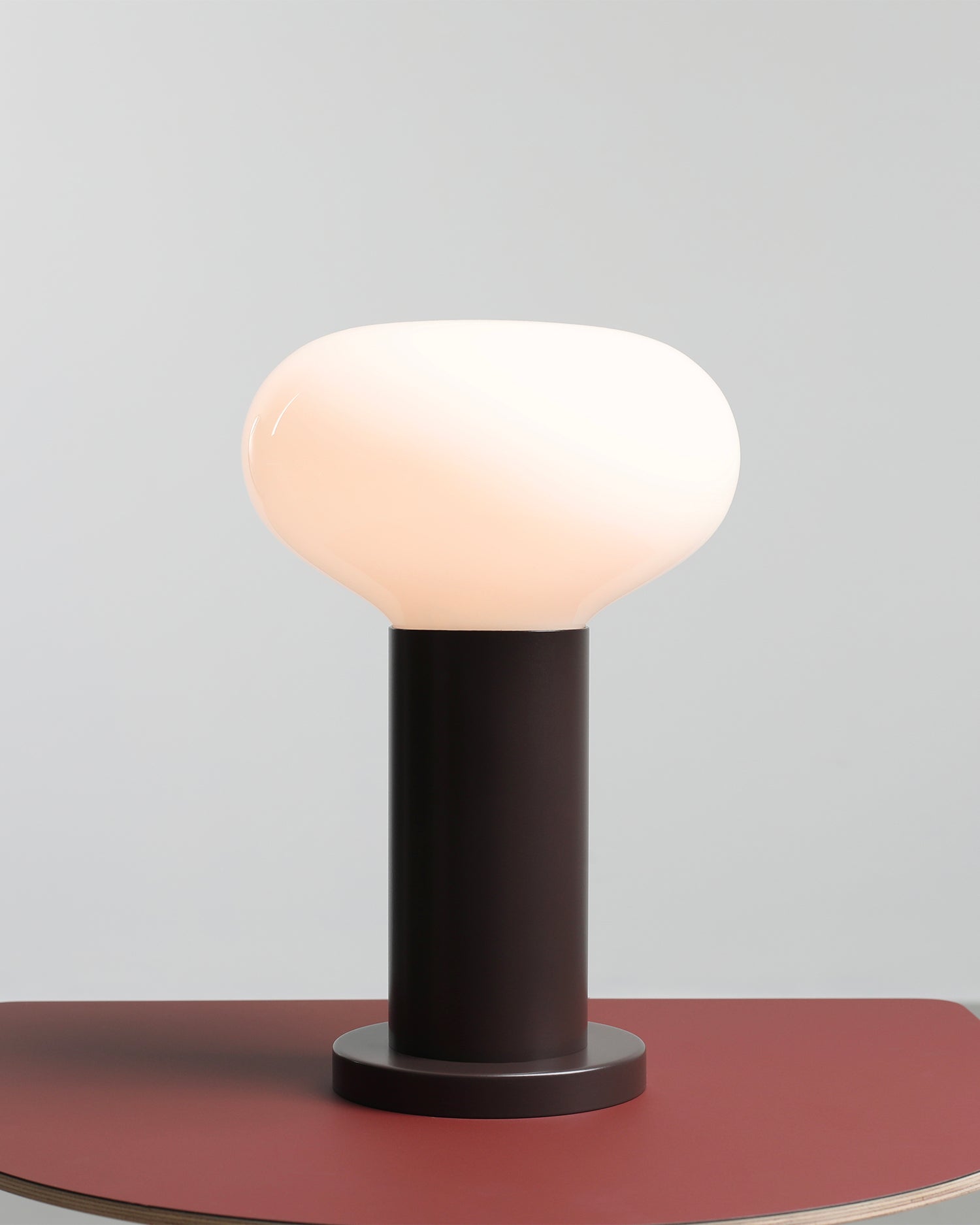 Lampada da tavolo Flo, marrone