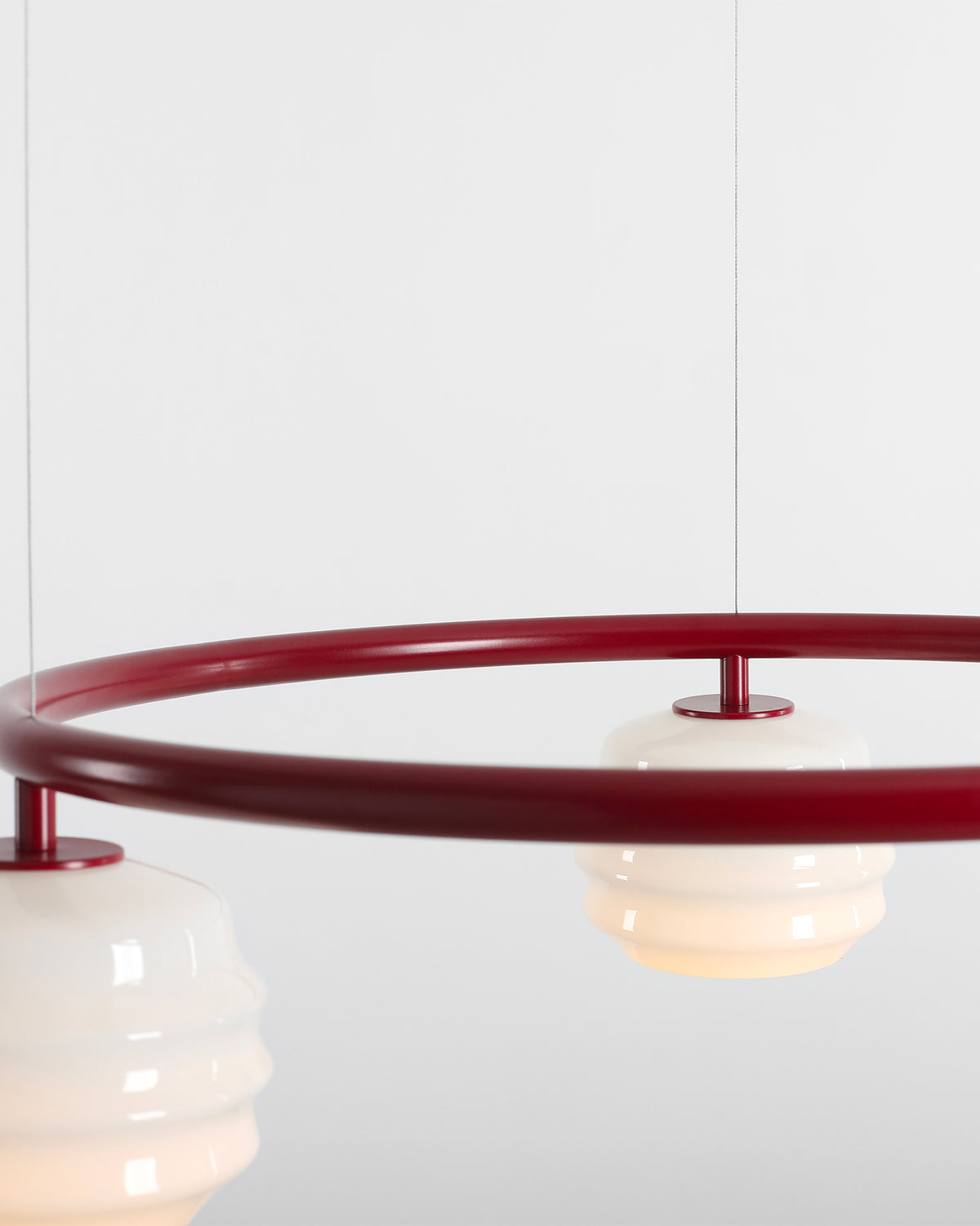 Lampadario circolare in metallo e vetro Puff