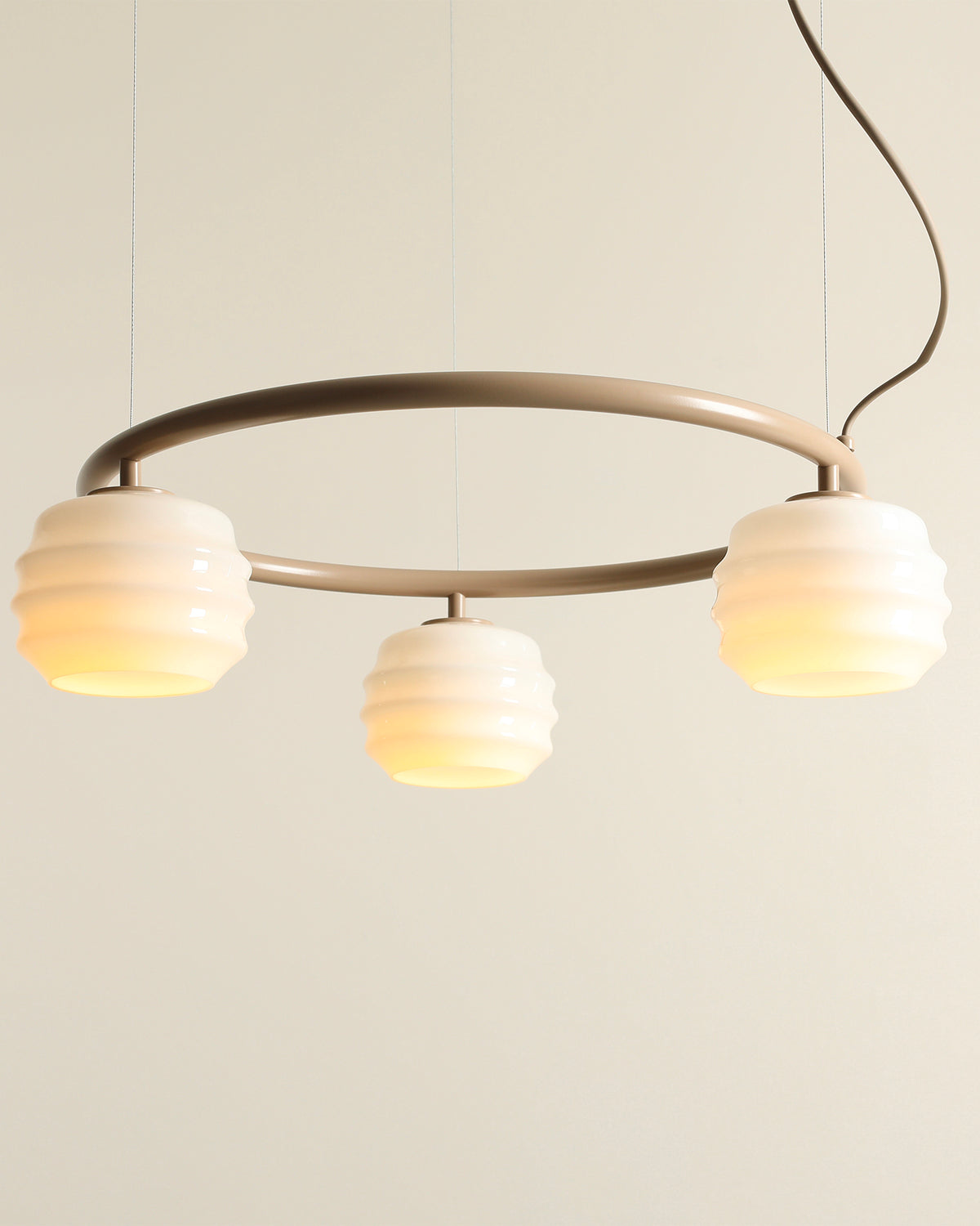 Lampadario circolare in metallo e vetro Puff