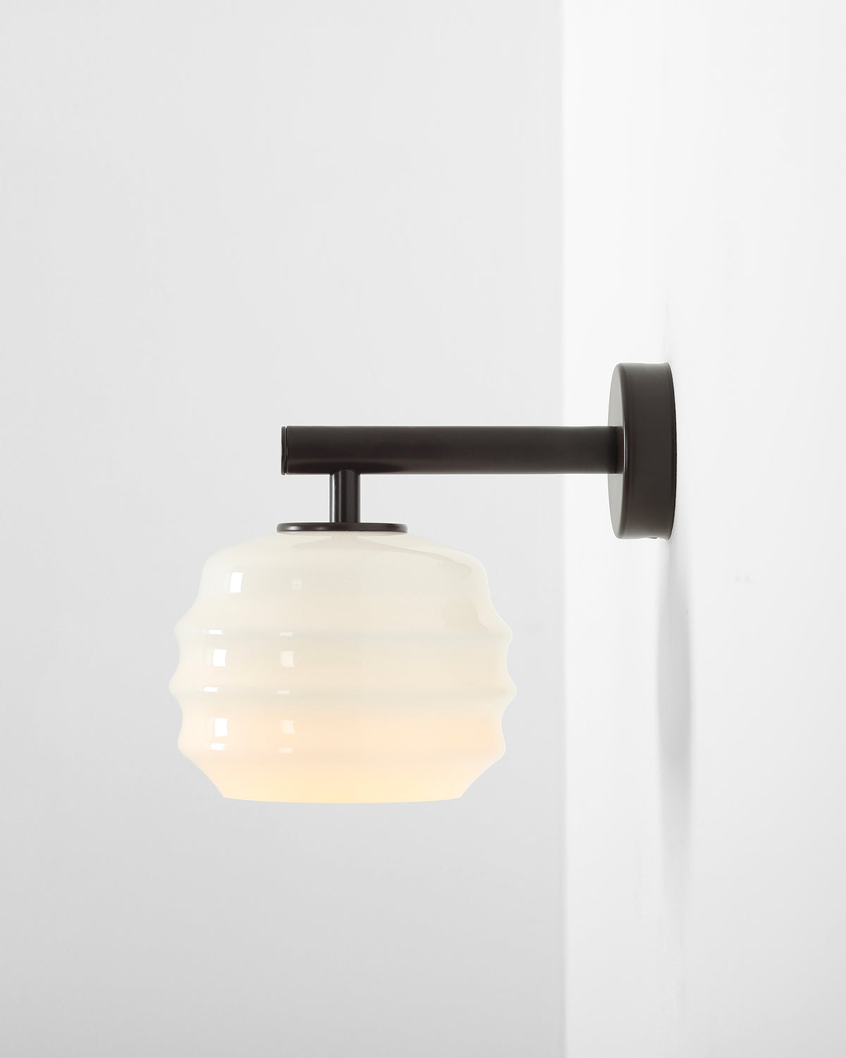 Lampada da parete in metallo e vetro Puff