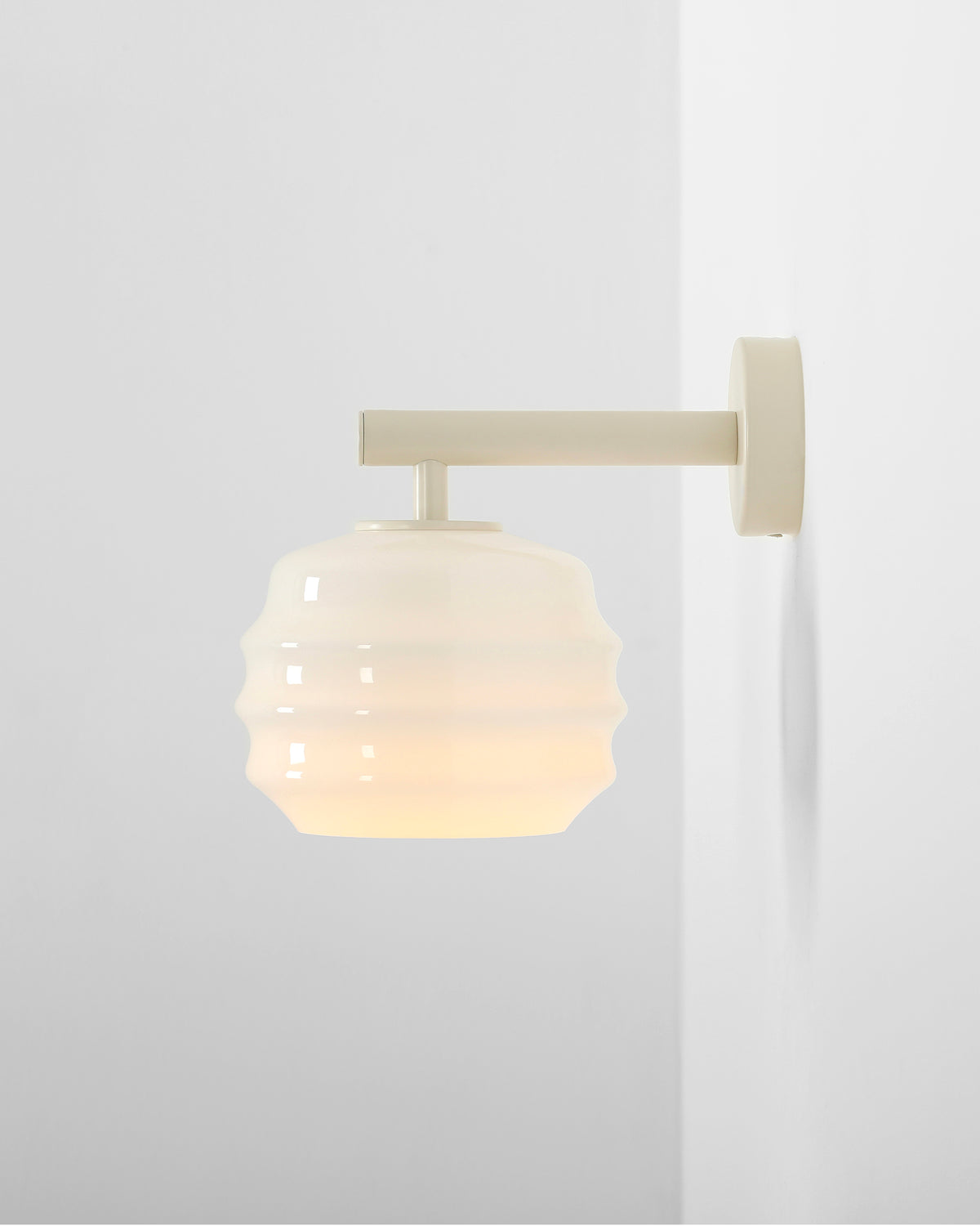 Lampada da parete in metallo e vetro Puff