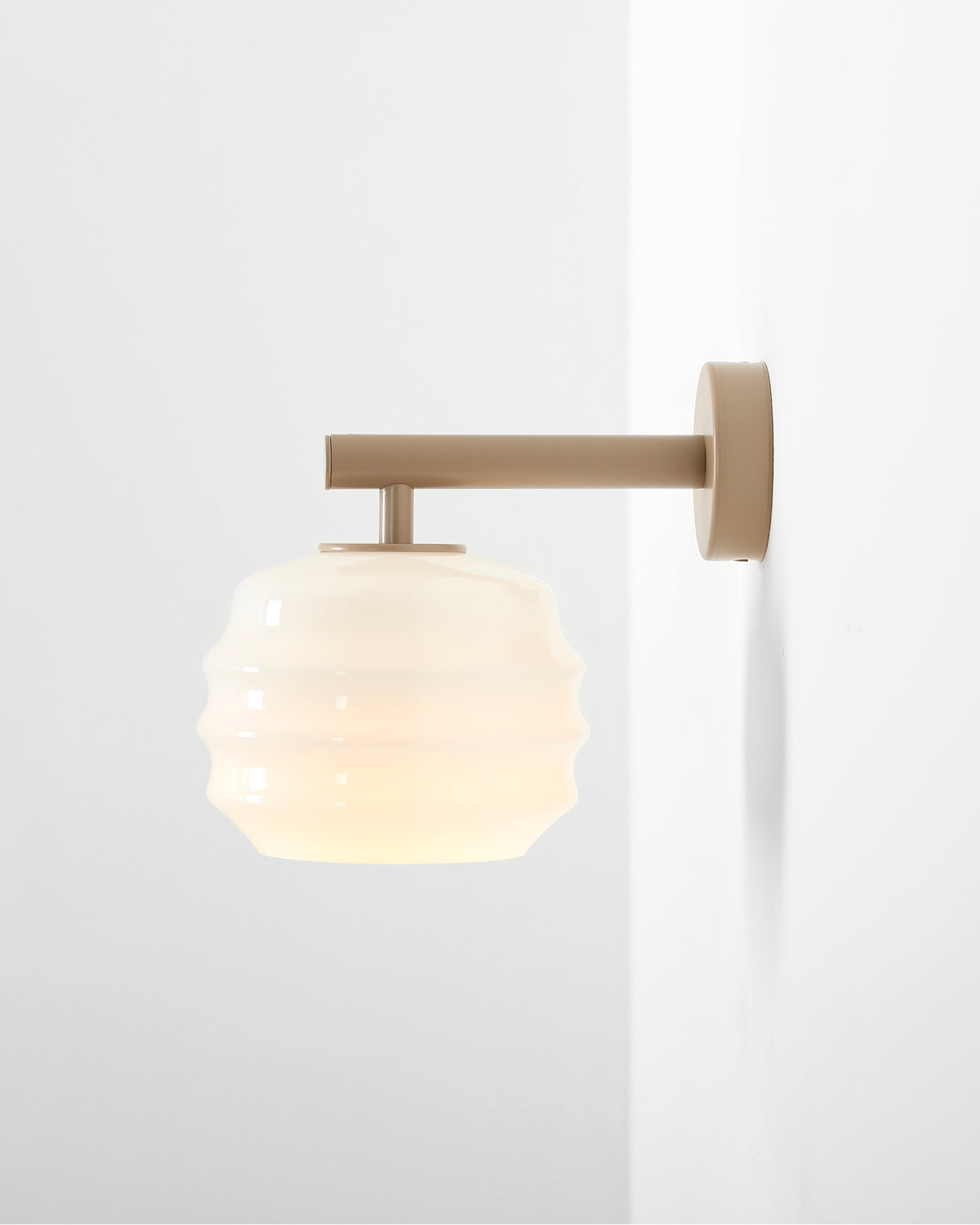 Lampada da parete in metallo e vetro Puff