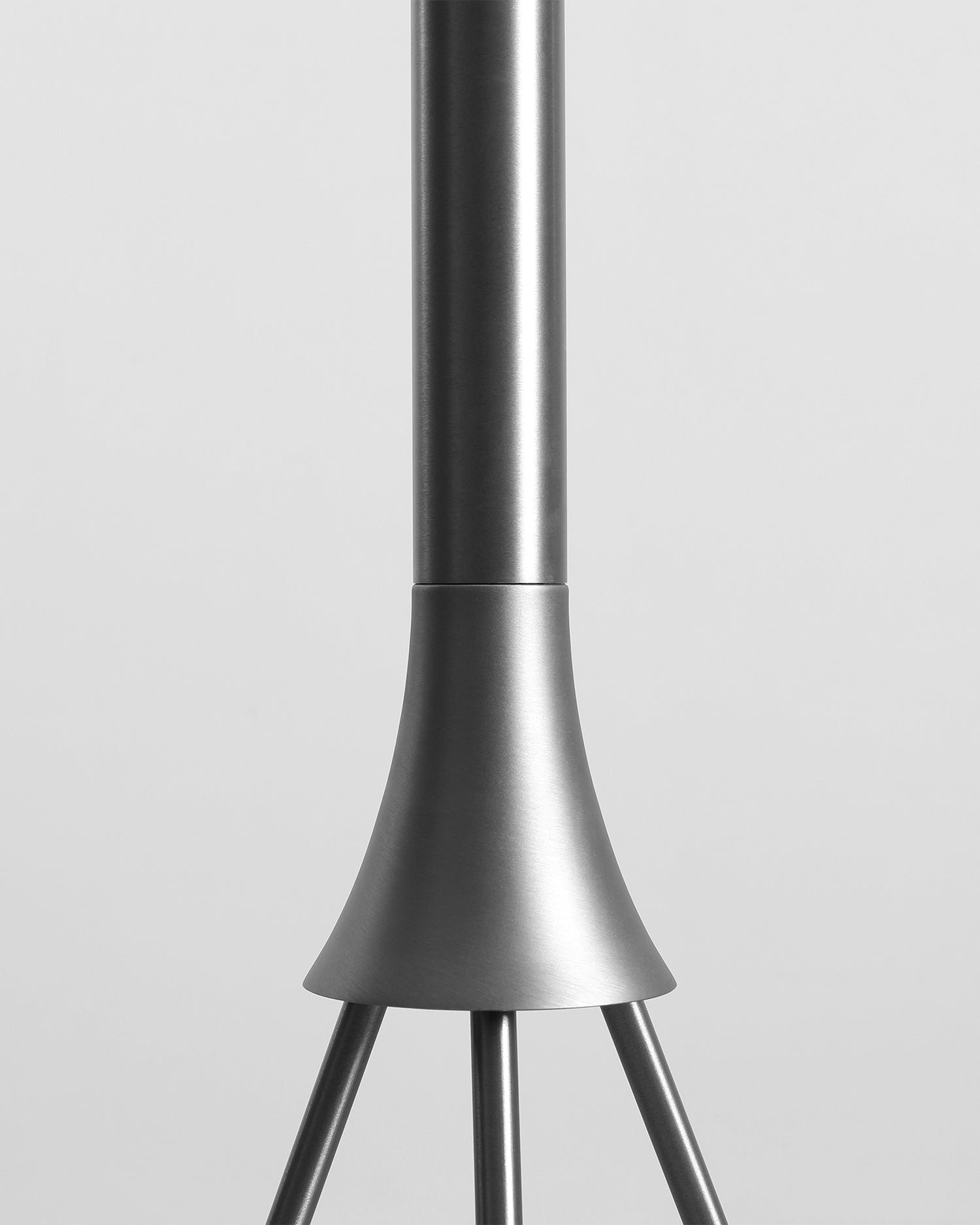 Lampada da terra in metallo Kibo