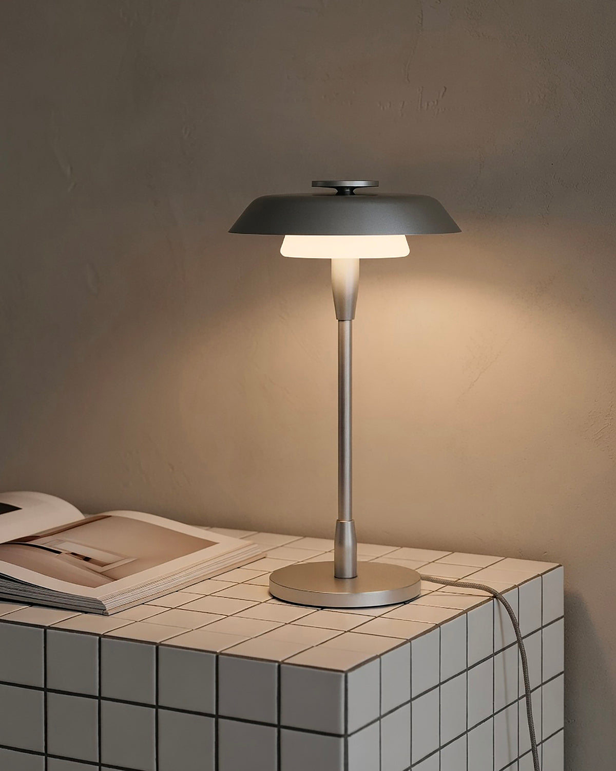 Lampada da tavolo in metallo e vetro soffiato Horisont