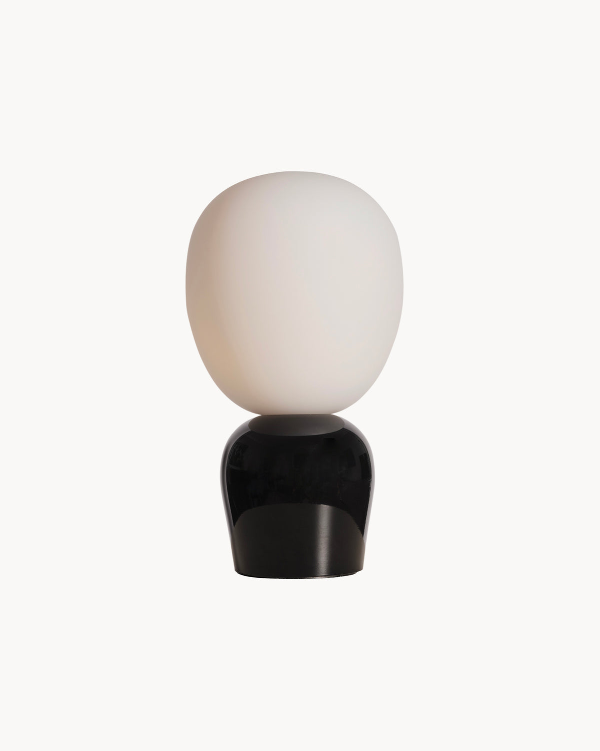 Lampada da tavolo in metallo e vetro opalino Buddy