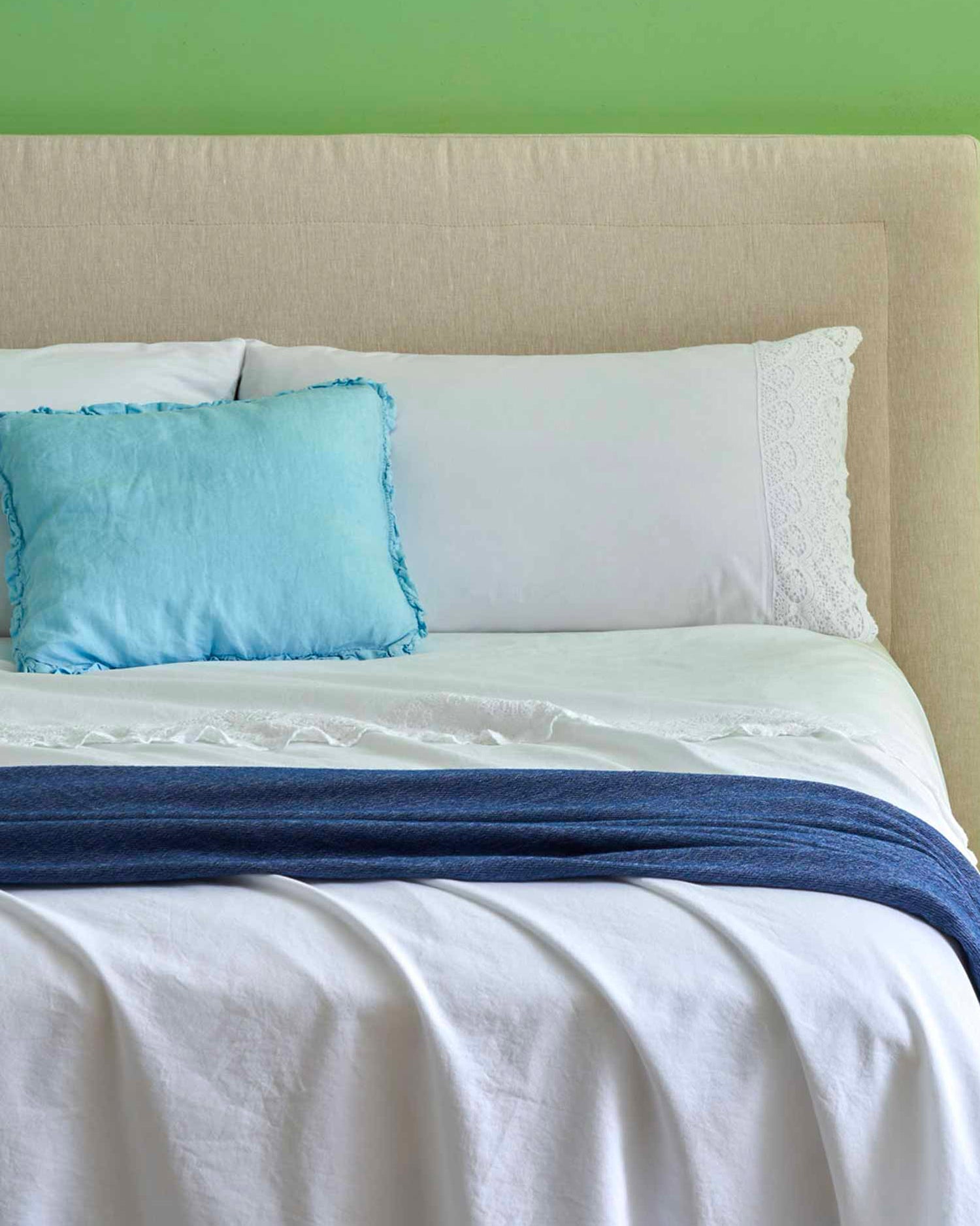 Completo letto matrimoniale in puro cotone con pizzo macramé Canastra, 13 colori disponibili