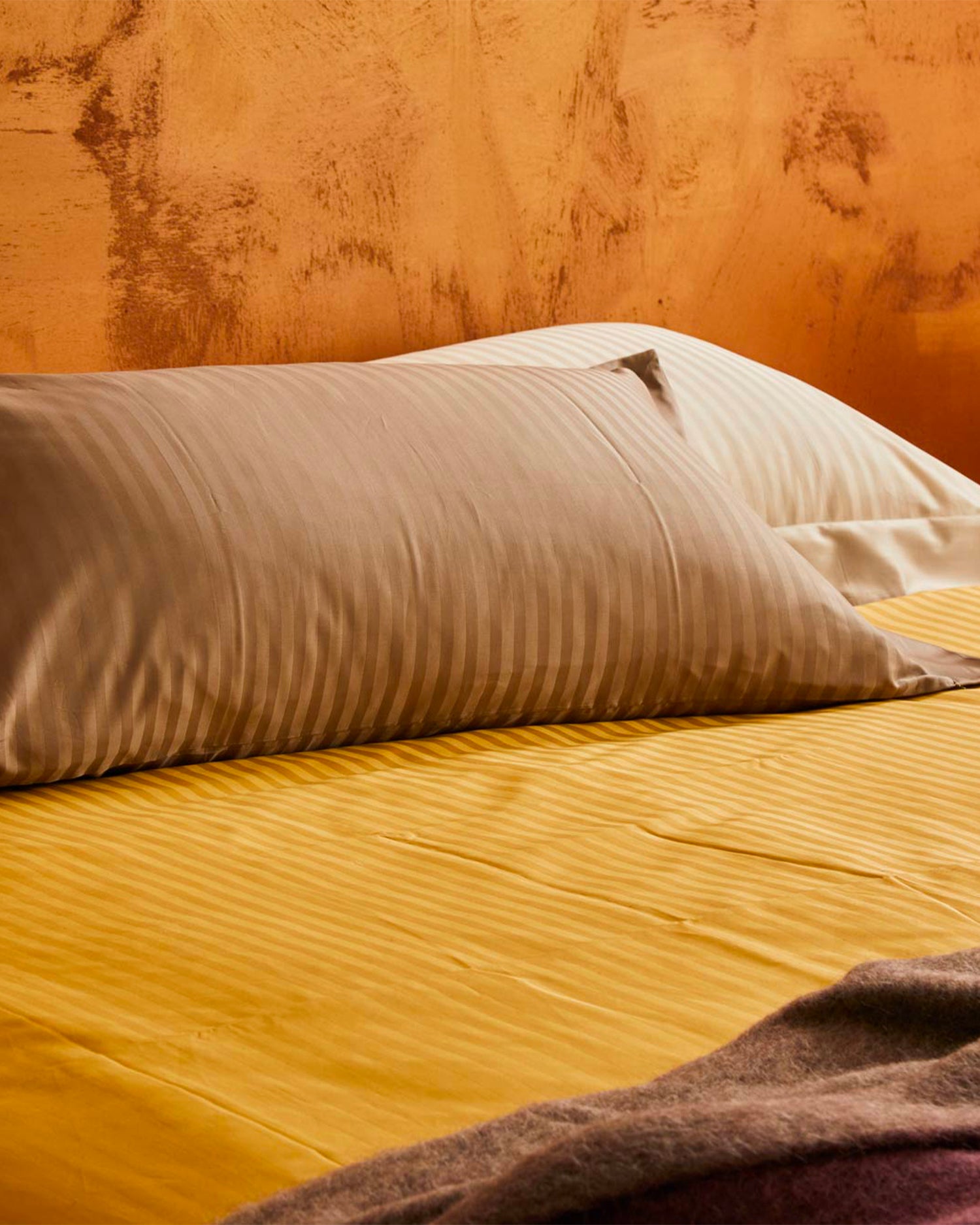 Completo letto matrimoniale in raso di cotone rigato Cabana, 12 colori disponibili