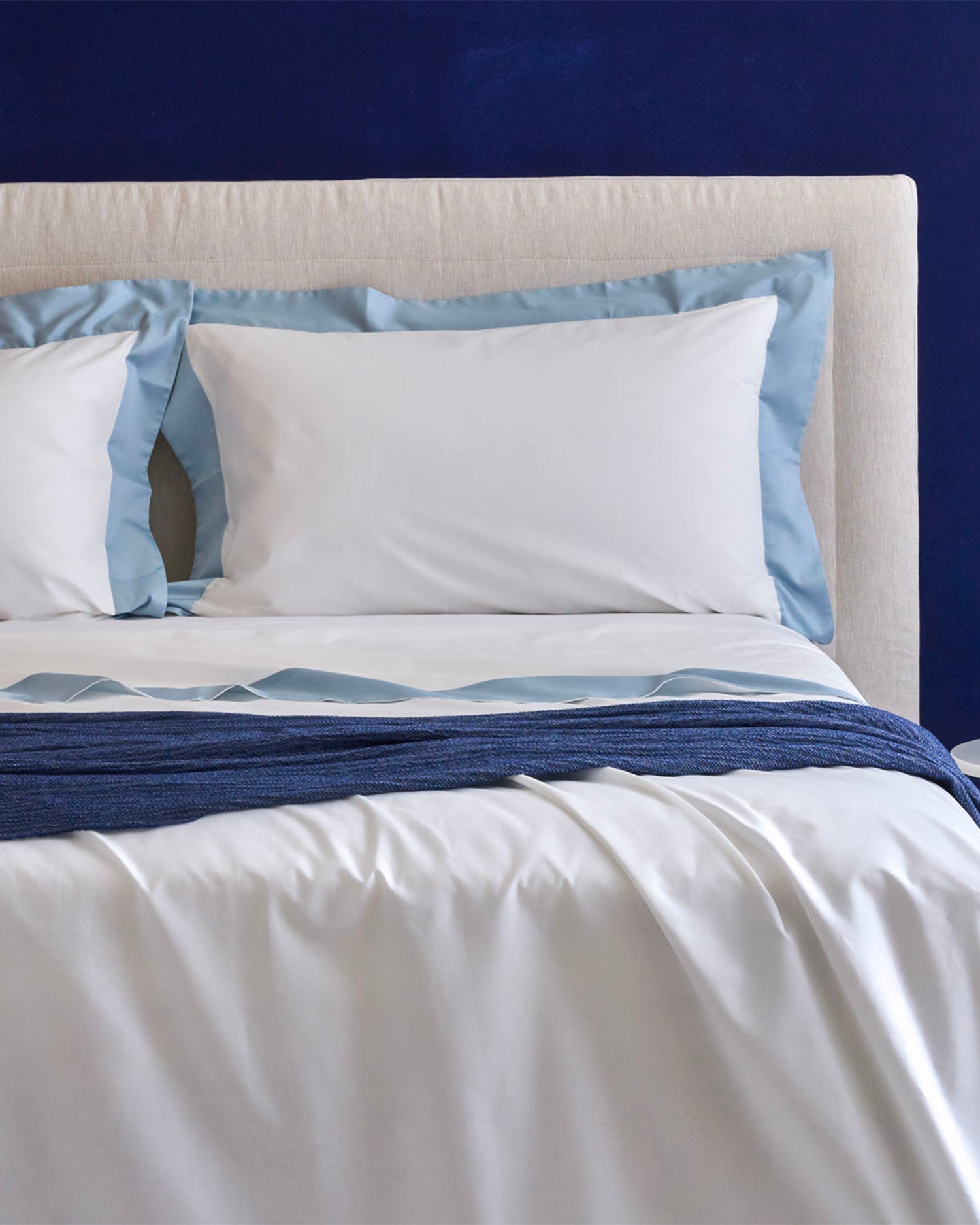 Completo letto in cotone con balze in raso Diamante, 16 colori disponibili