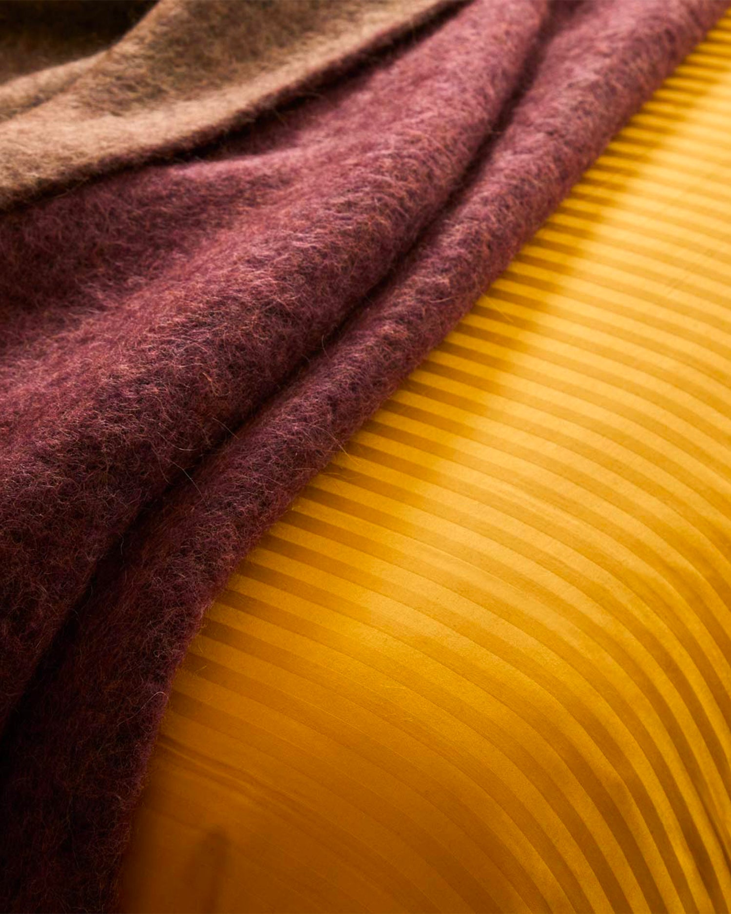 Completo letto matrimoniale in raso di cotone rigato Cabana, 12 colori disponibili