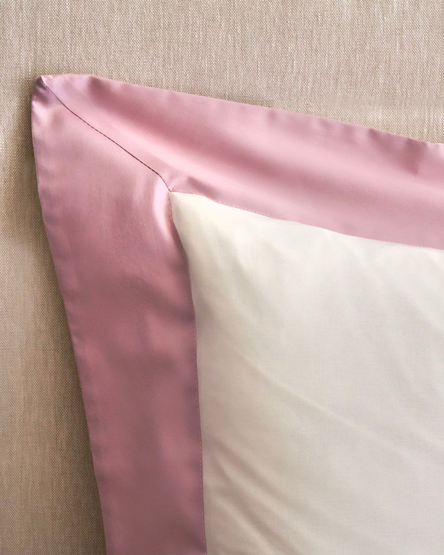 Completo letto in cotone con balze in raso Diamante, 16 colori disponibili