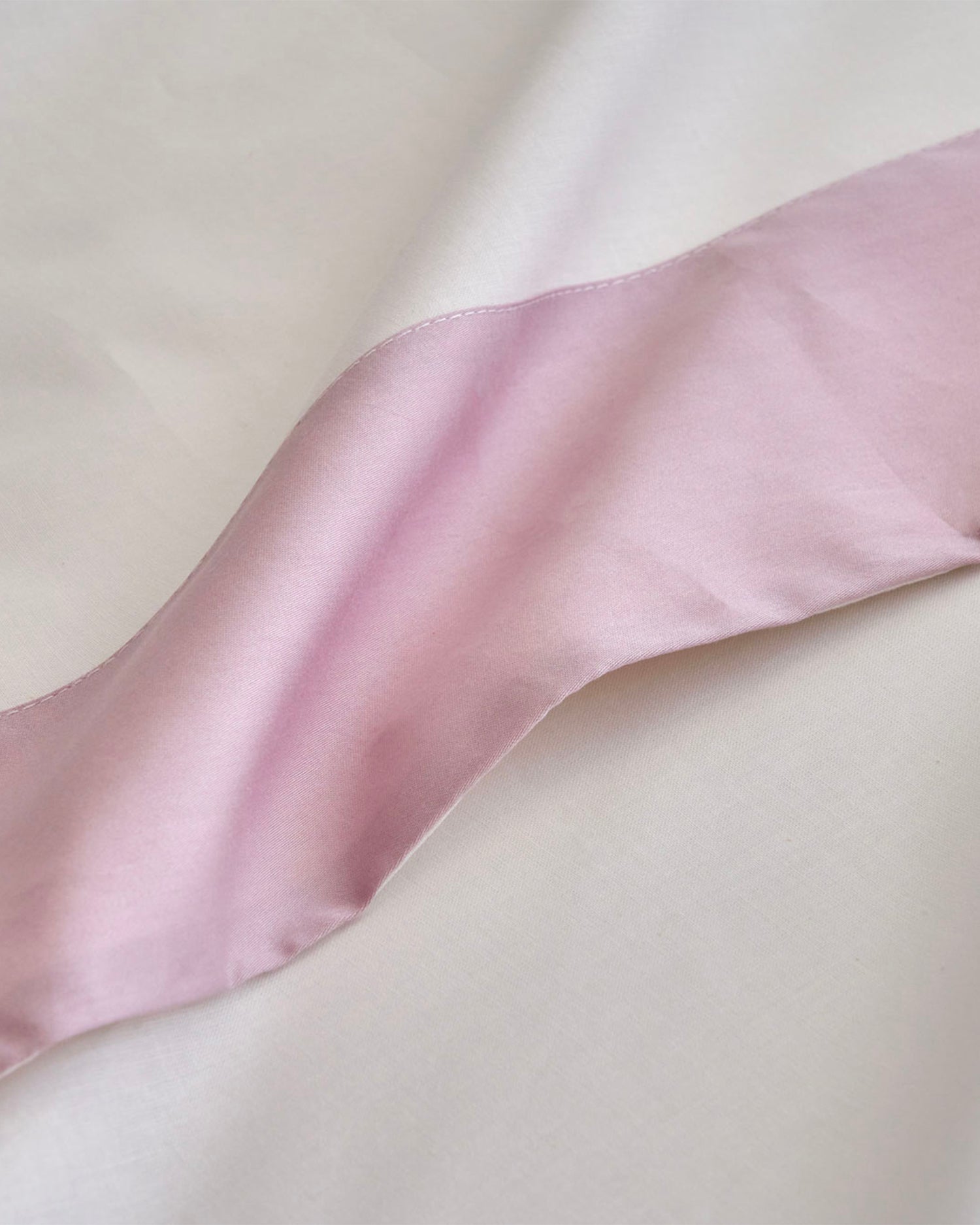 Completo letto in cotone con balze in raso Diamante, 16 colori disponibili